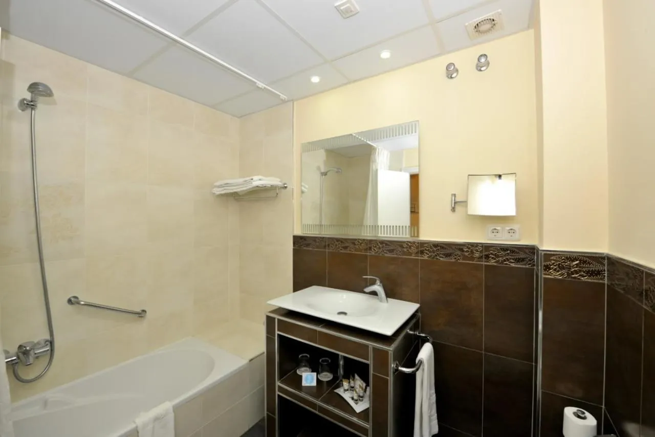 Bathroom in Hotel Salobreña Suites