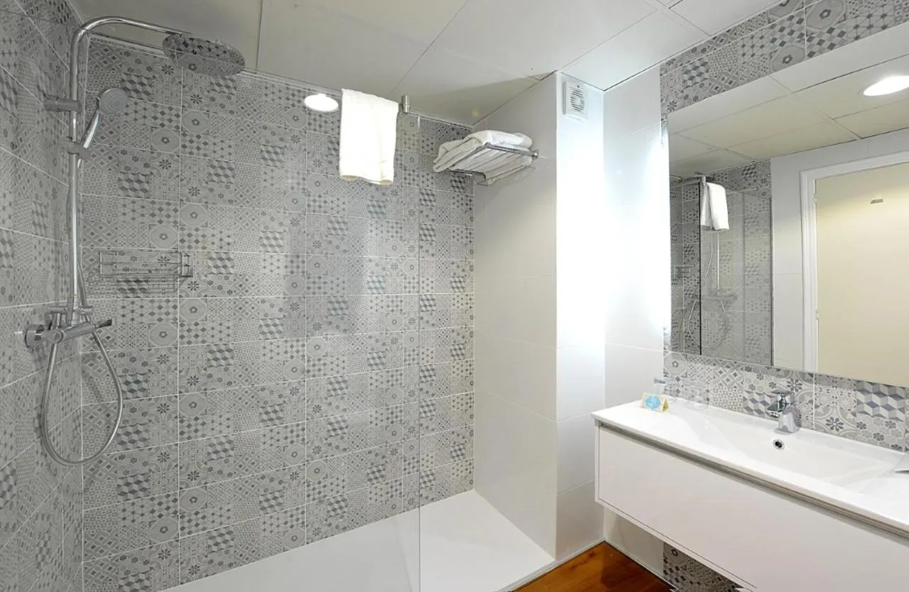 Bathroom in Hotel Salobreña Suites