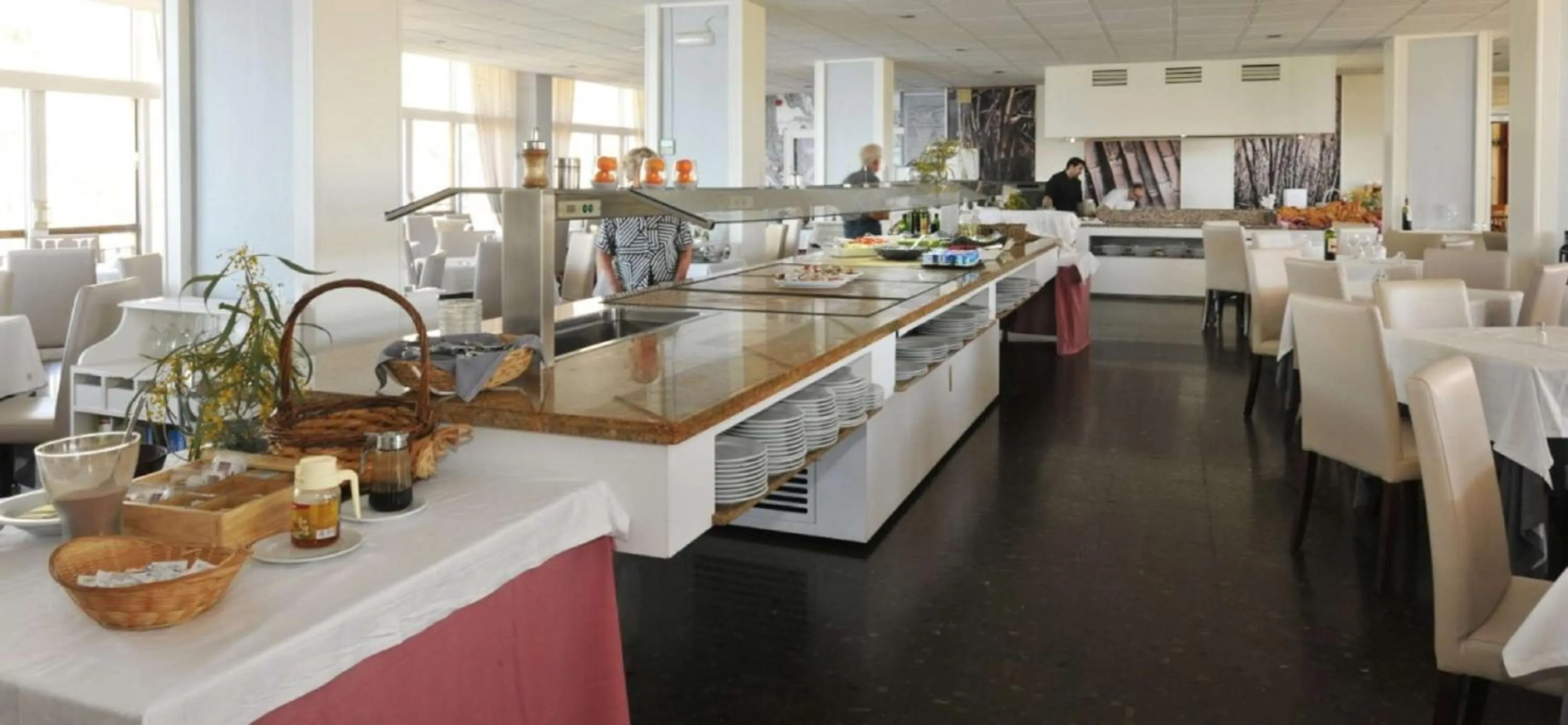 Restaurant/places to eat in Hotel Salobreña Suites