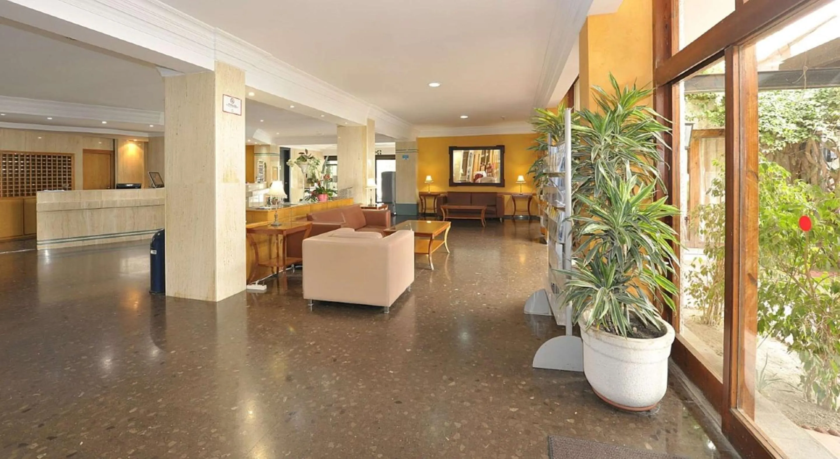 Lobby or reception in Hotel Salobreña Suites