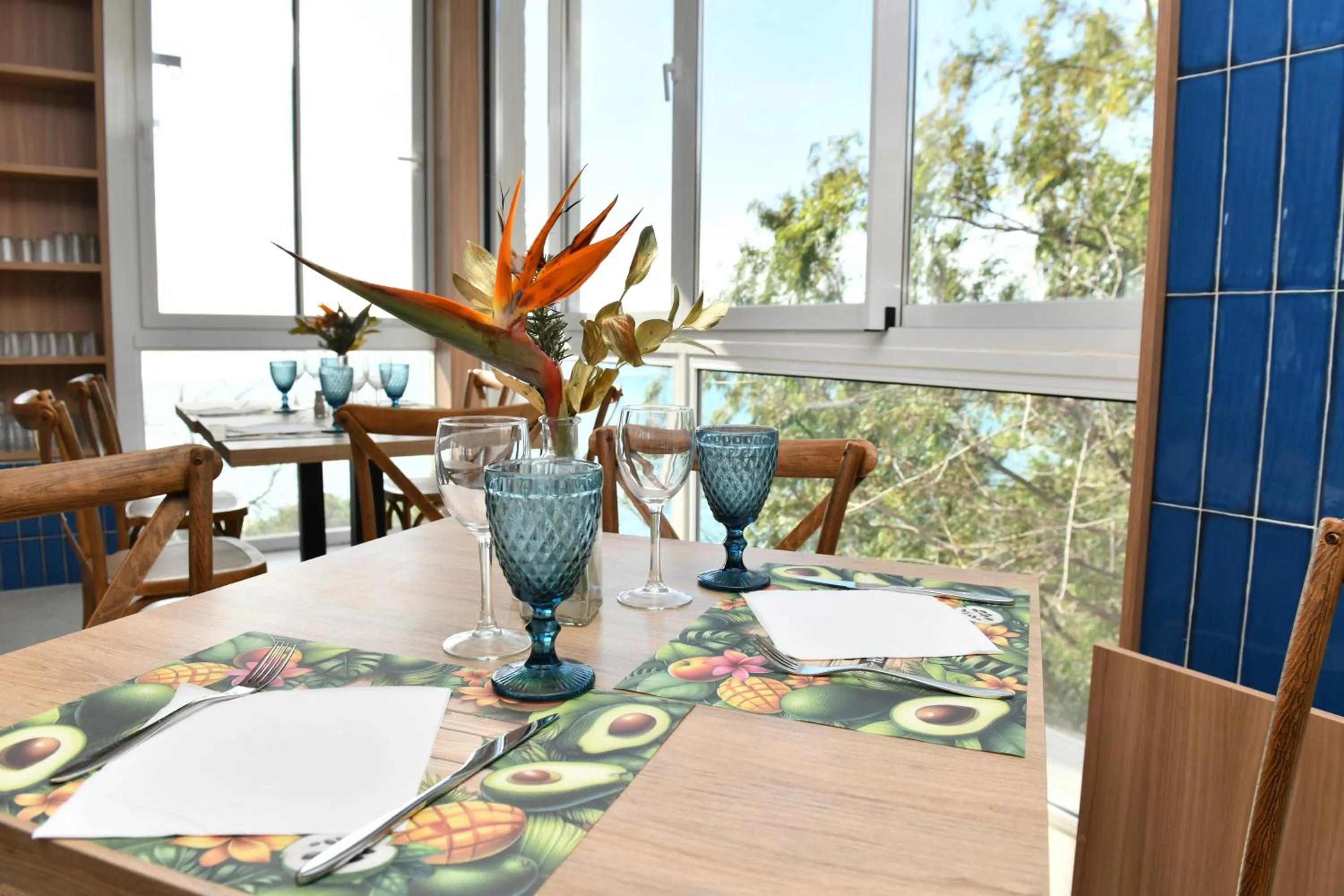 Restaurant/places to eat in Hotel Salobreña Suites