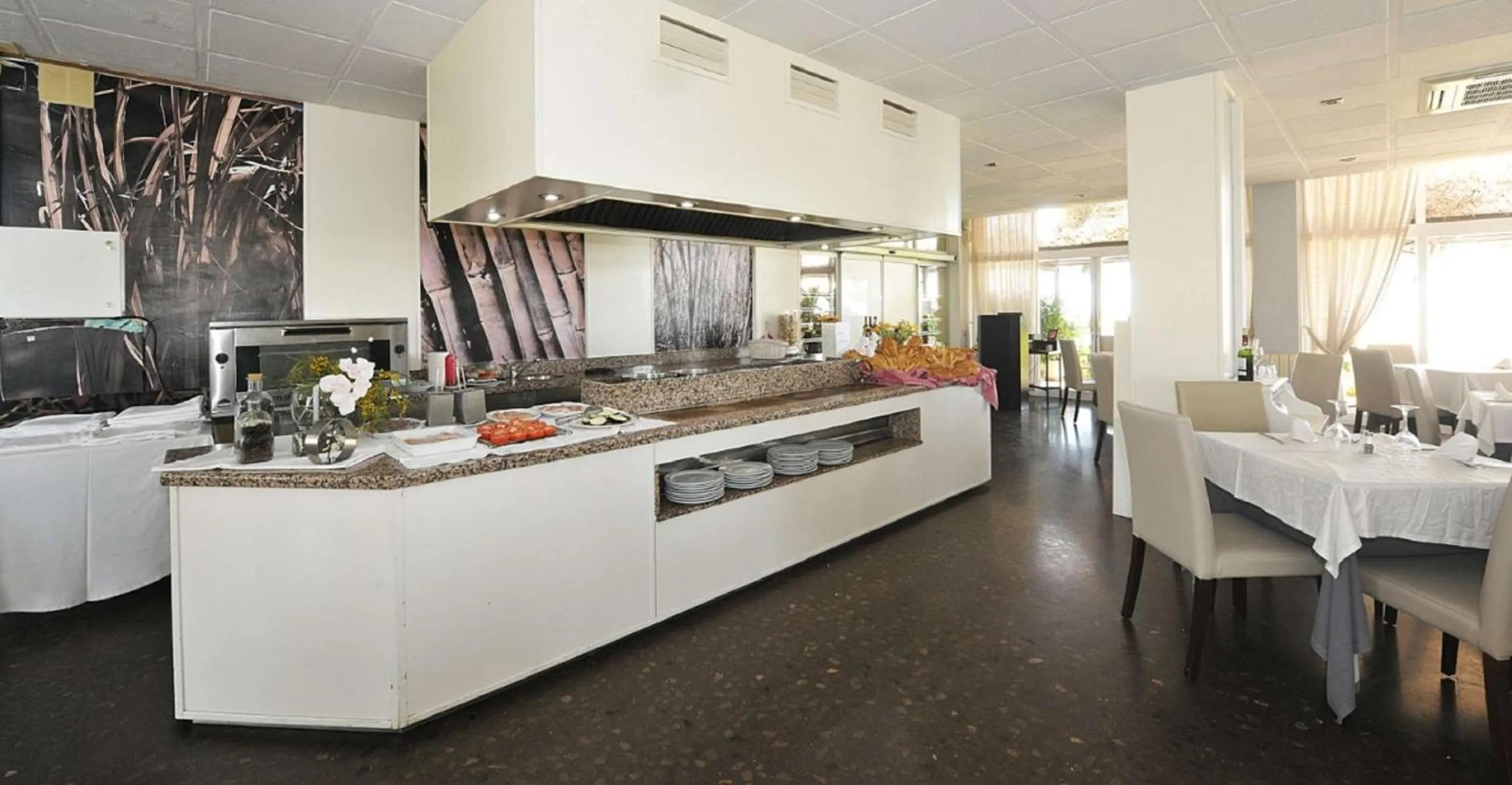 Restaurant/places to eat in Hotel Salobreña Suites