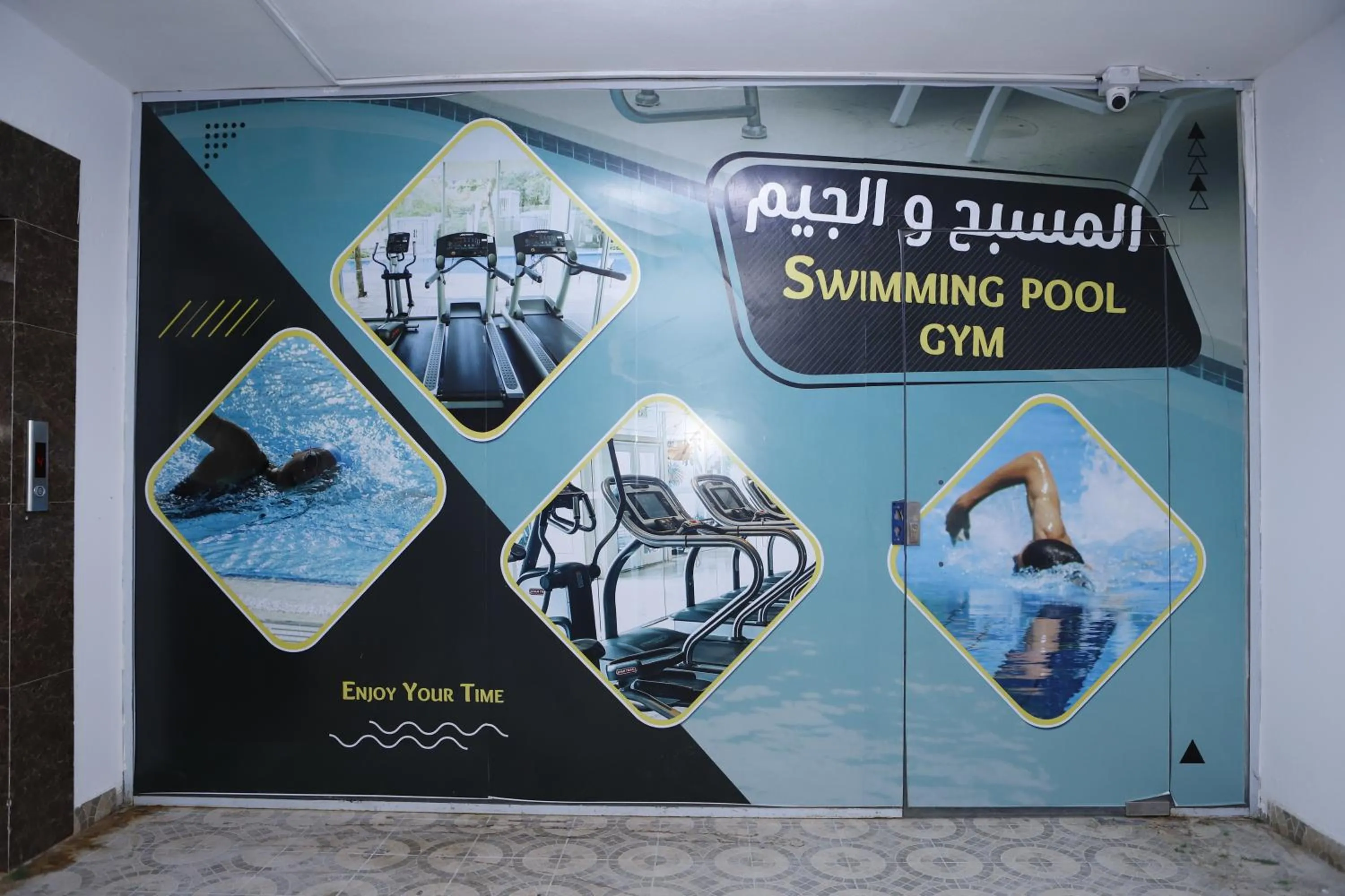 Swimming pool in غرناطة بالاس ان للشقق المخدومة