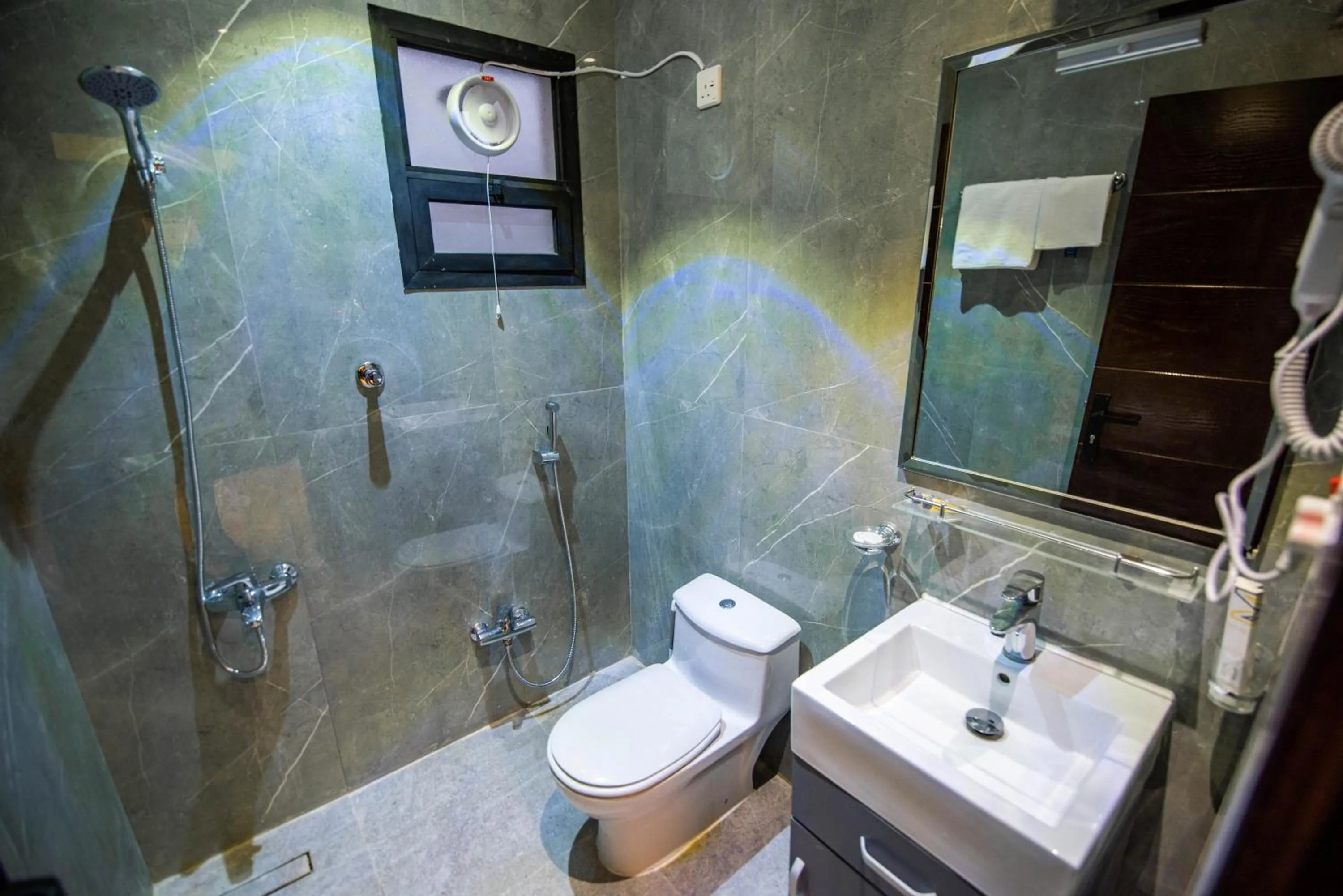 Bathroom in غرناطة بالاس ان للشقق المخدومة