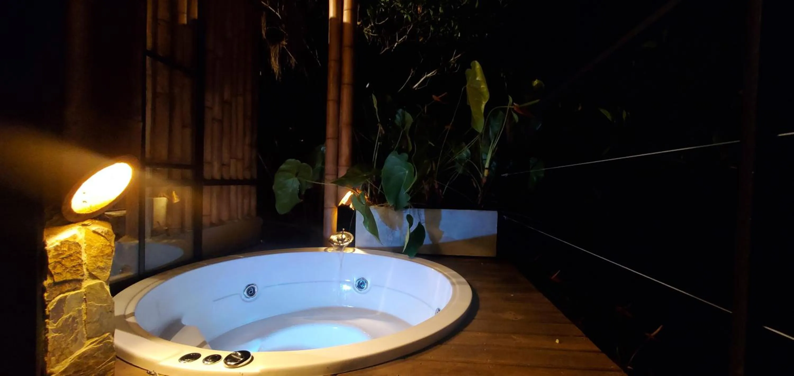 Hot Tub in Ecohotel Alma