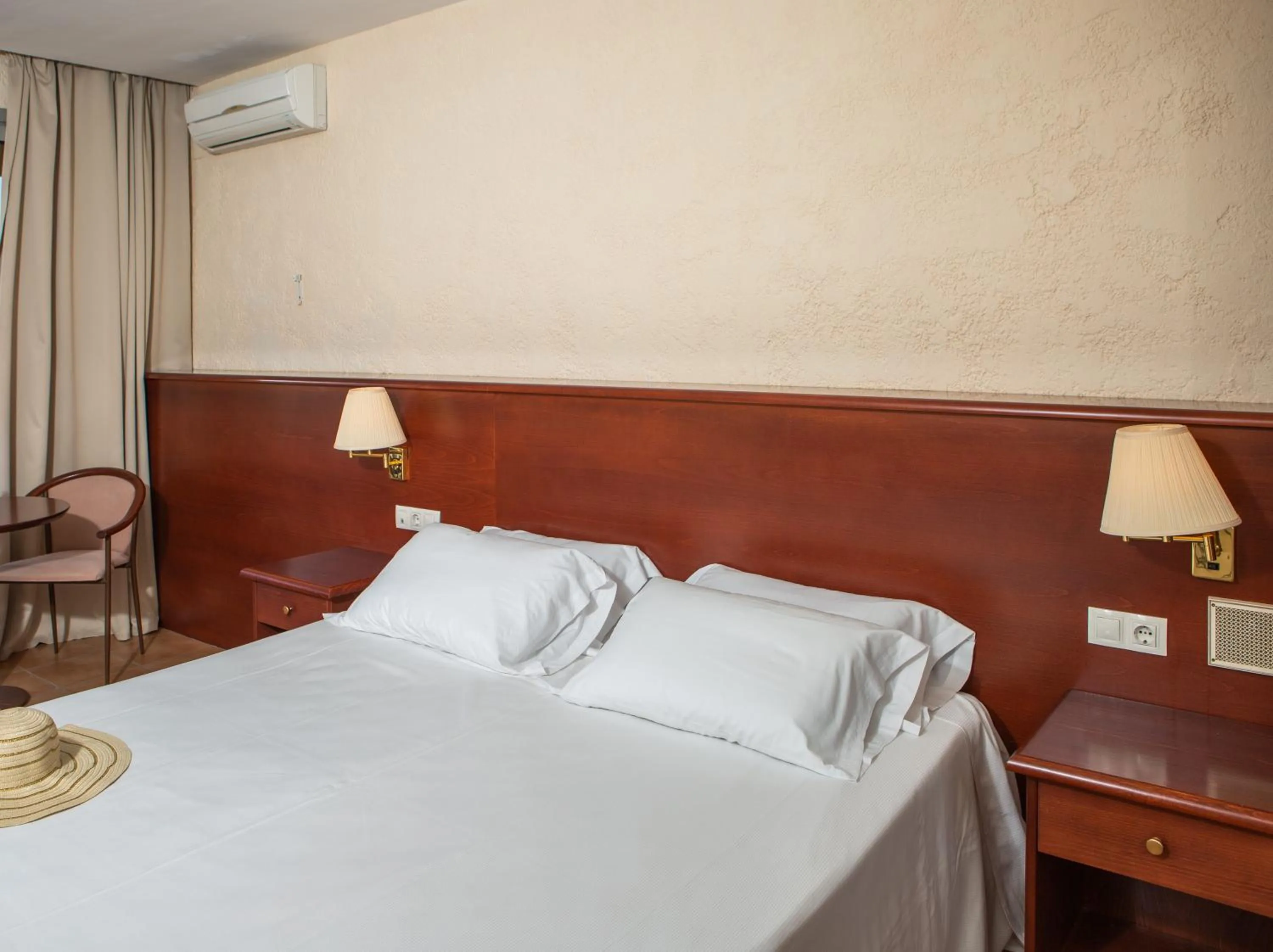 Bed in RVHotels Golf Costa Brava