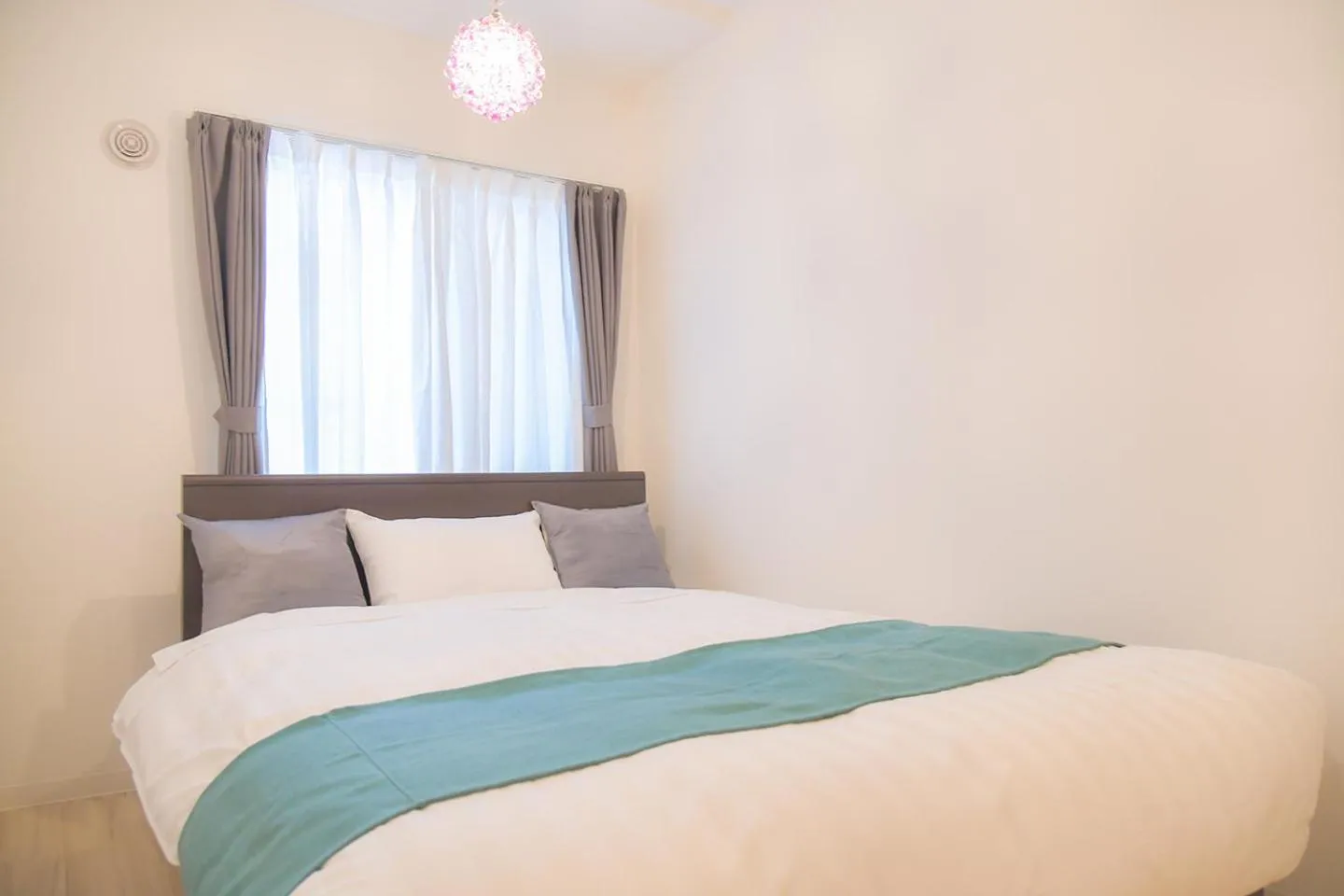 Bed in GLASS Yamahana EAST