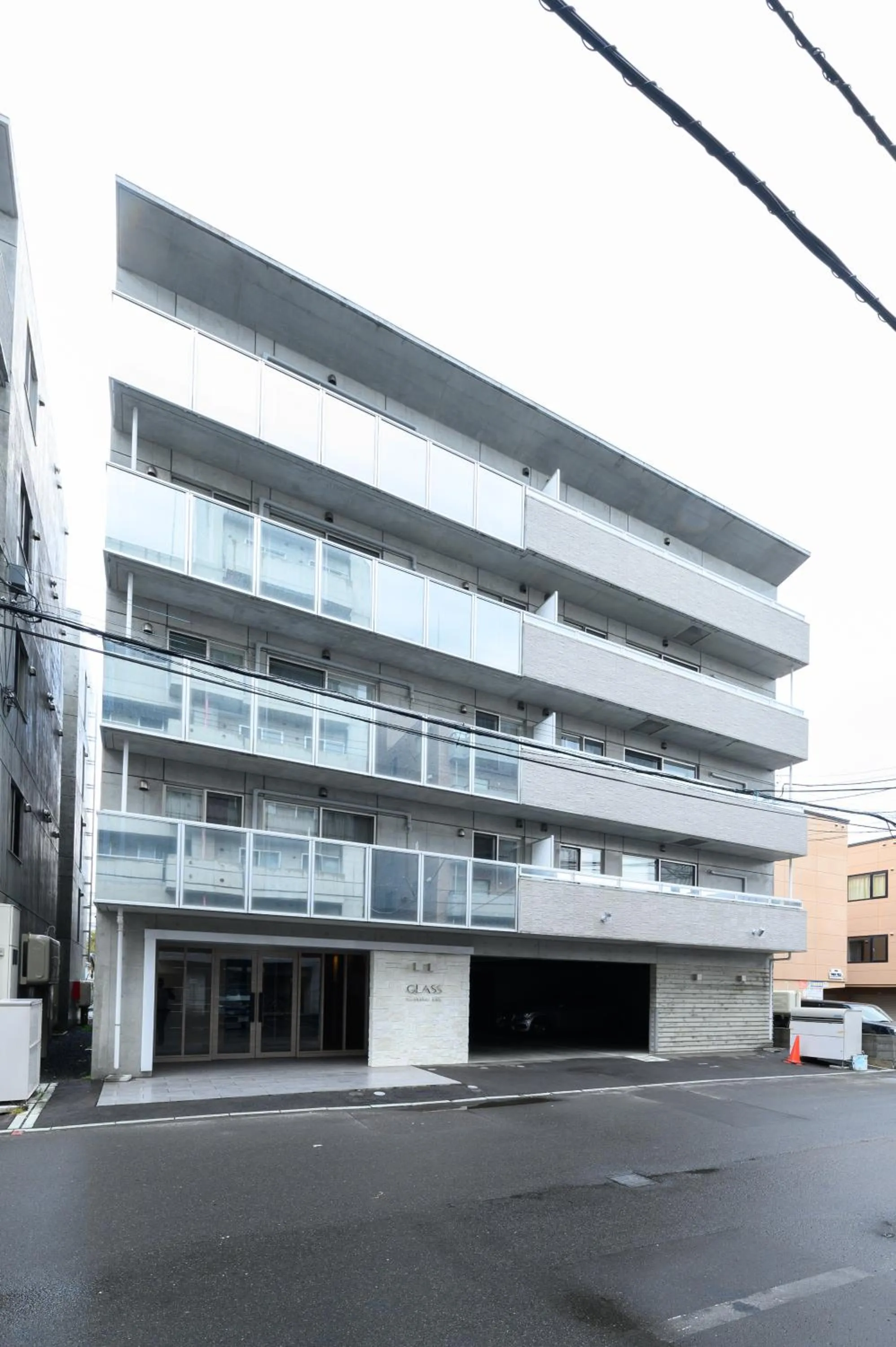 Property building in GLASS Yamahana EAST