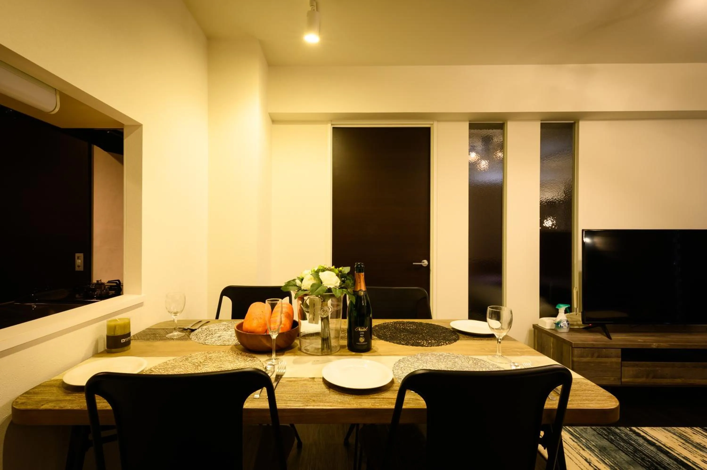 Dining area in GLASS Yamahana EAST