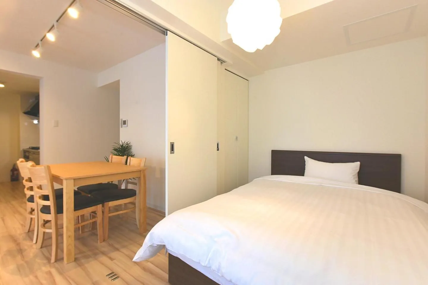 Bed in GLASS Yamahana EAST