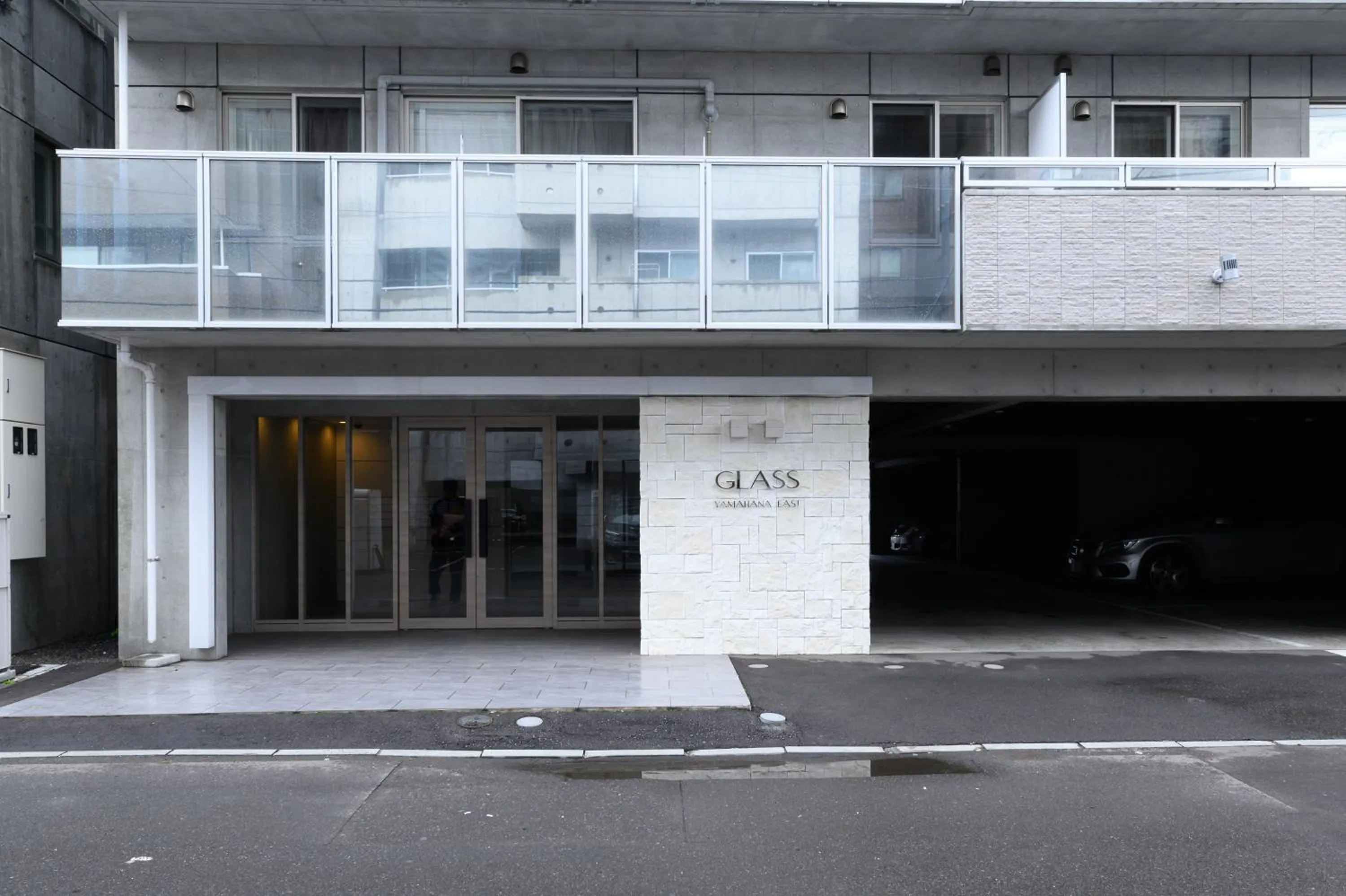 Facade/entrance in GLASS Yamahana EAST