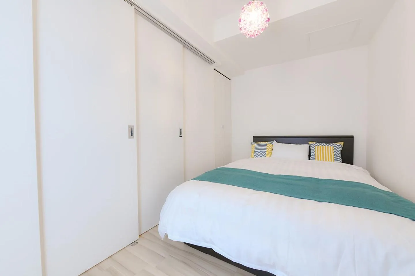 Bed in GLASS Yamahana EAST