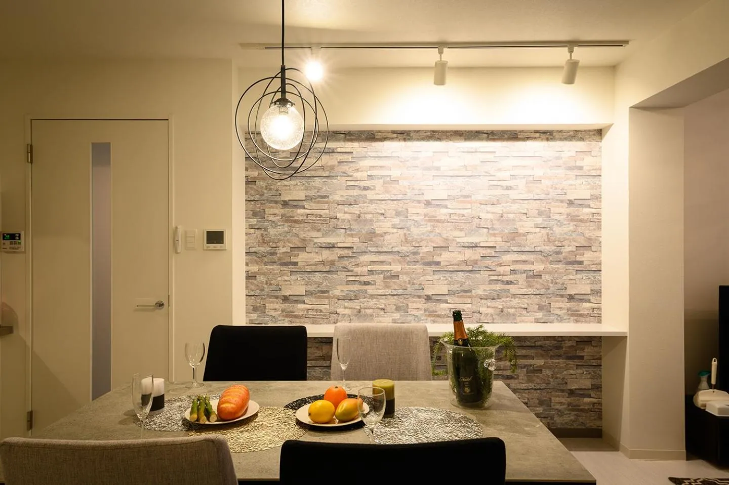 Dining area in GLASS Yamahana EAST