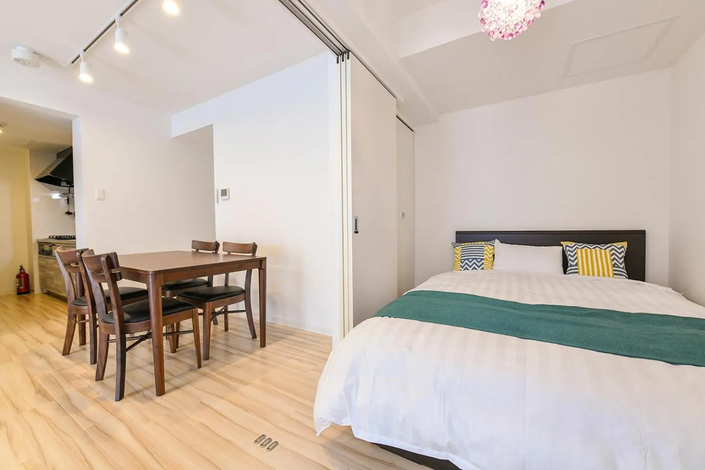 Bed in GLASS Yamahana EAST