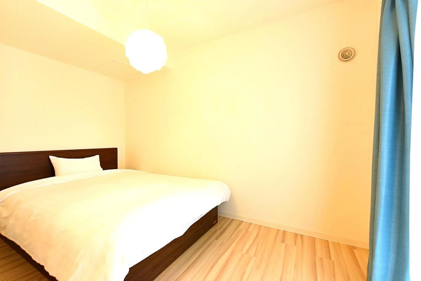 Bed in GLASS Yamahana EAST