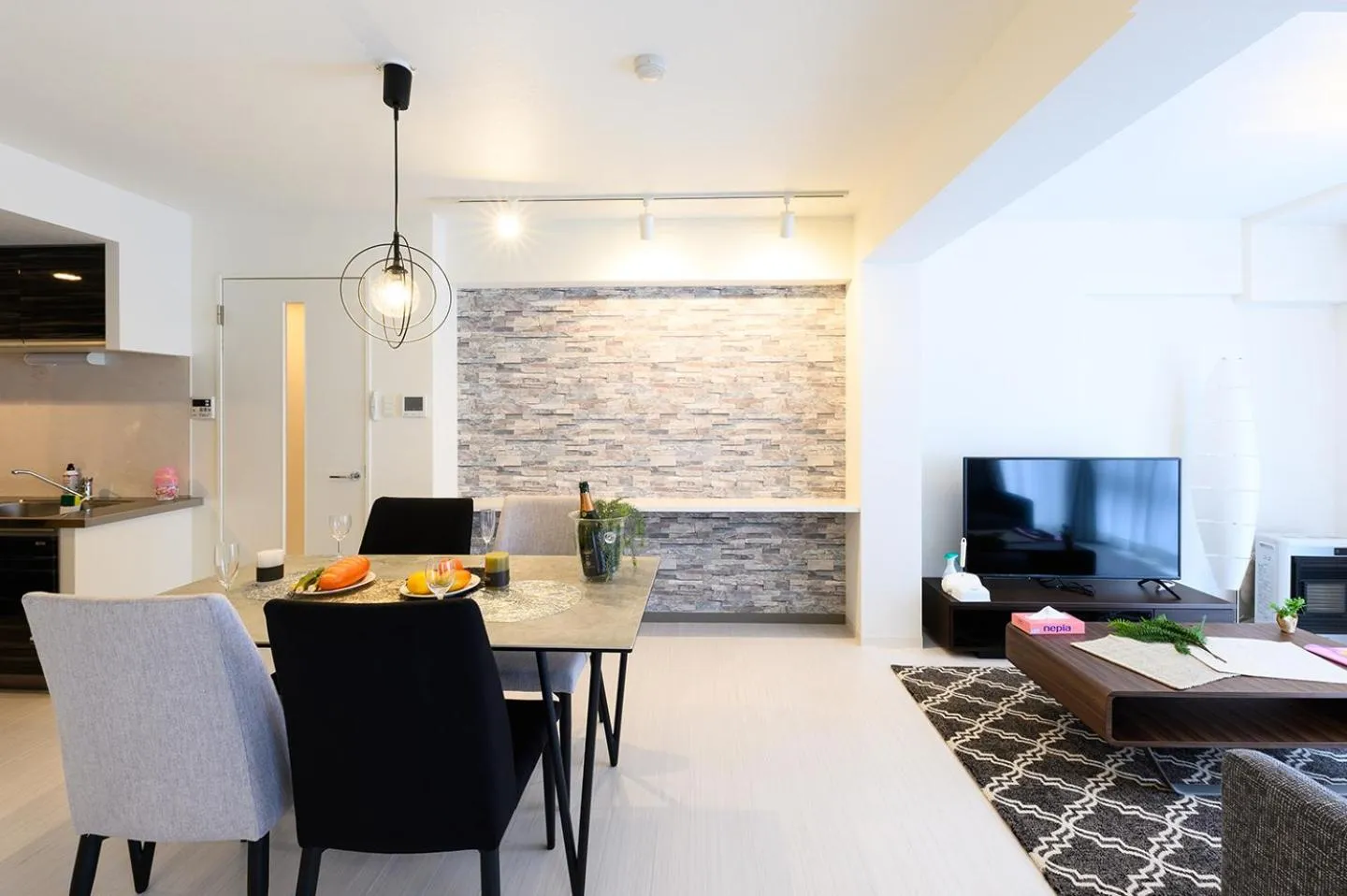 Dining area in GLASS Yamahana EAST