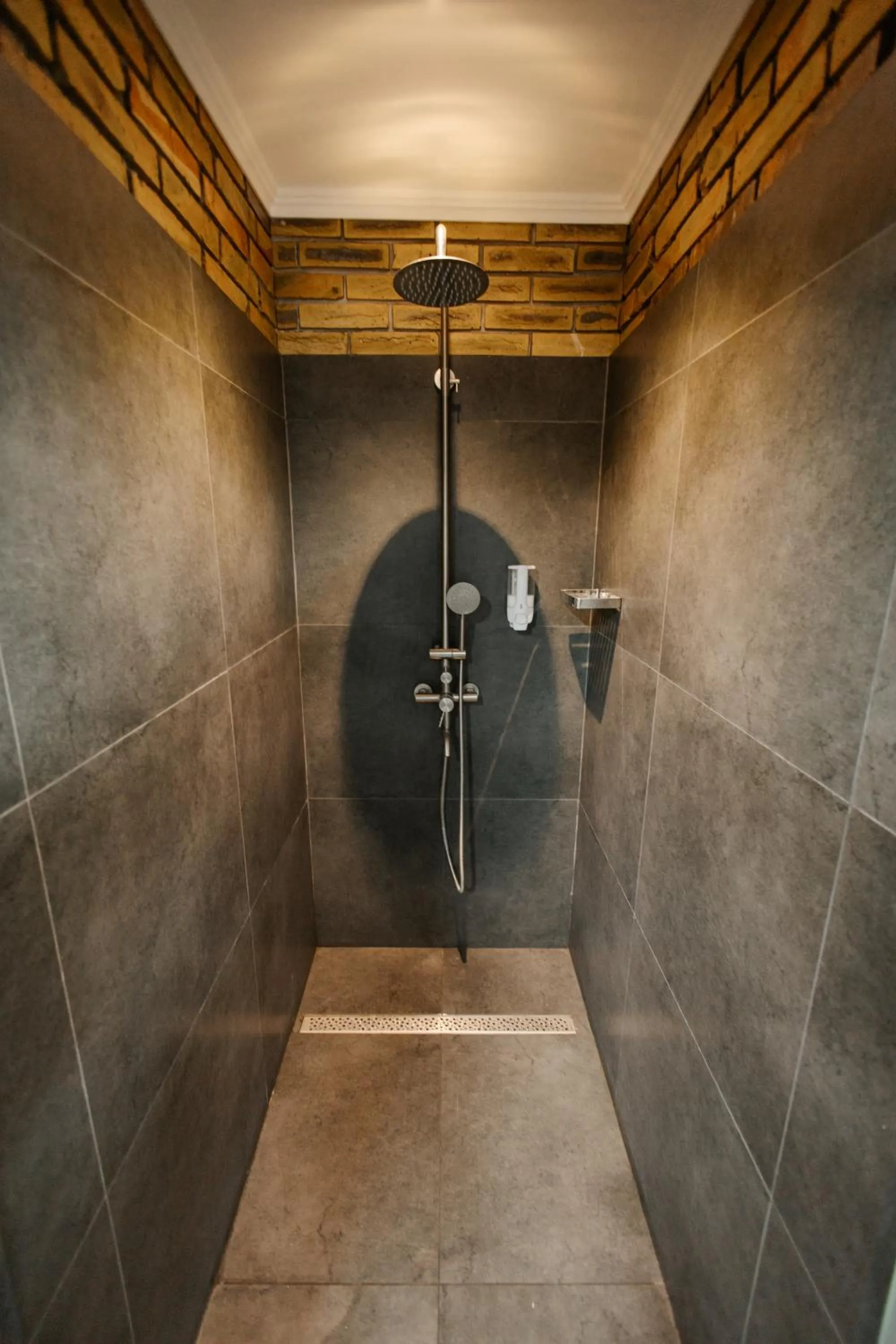 Shower in 281 Hostel