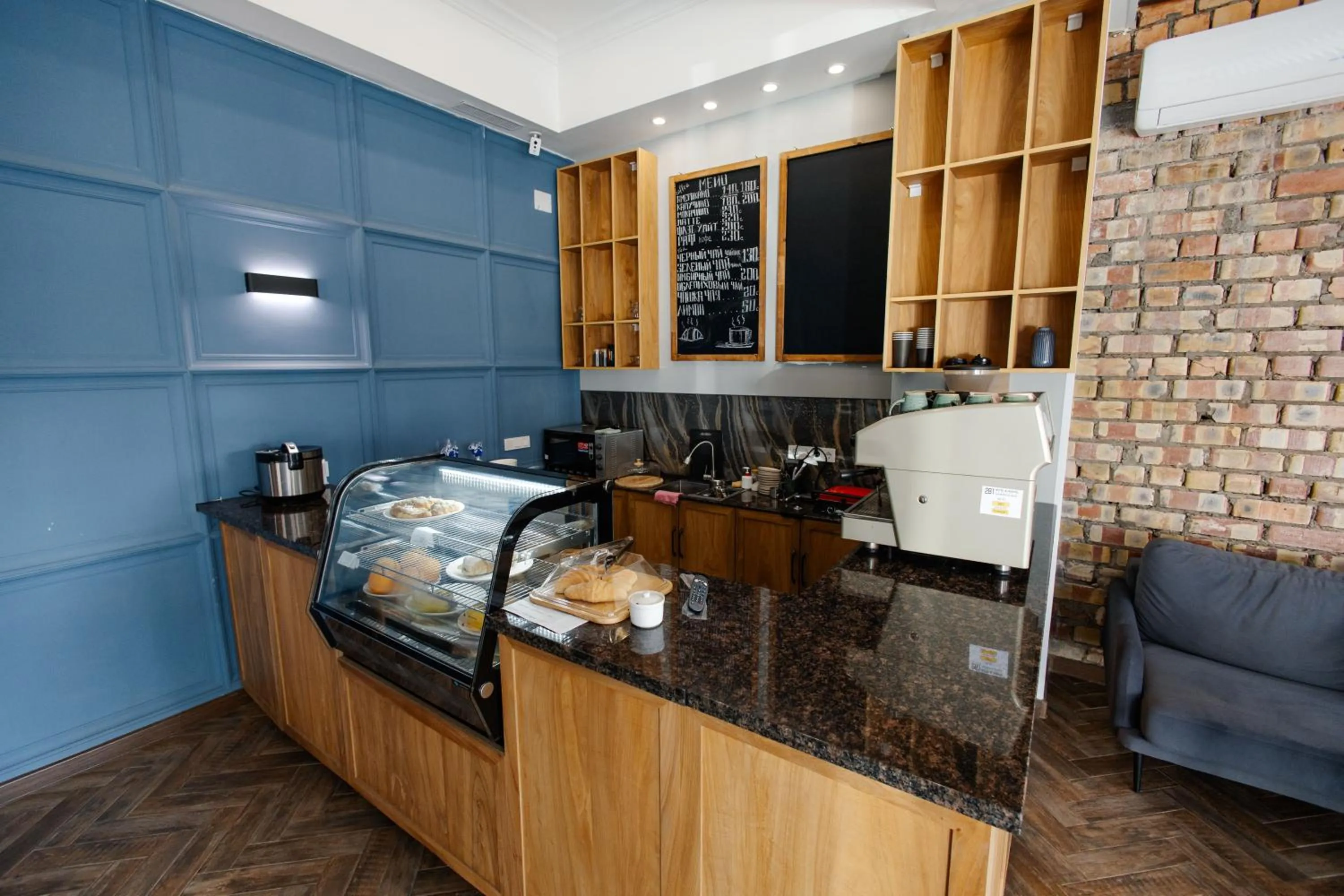 Restaurant/places to eat in 281 Hostel