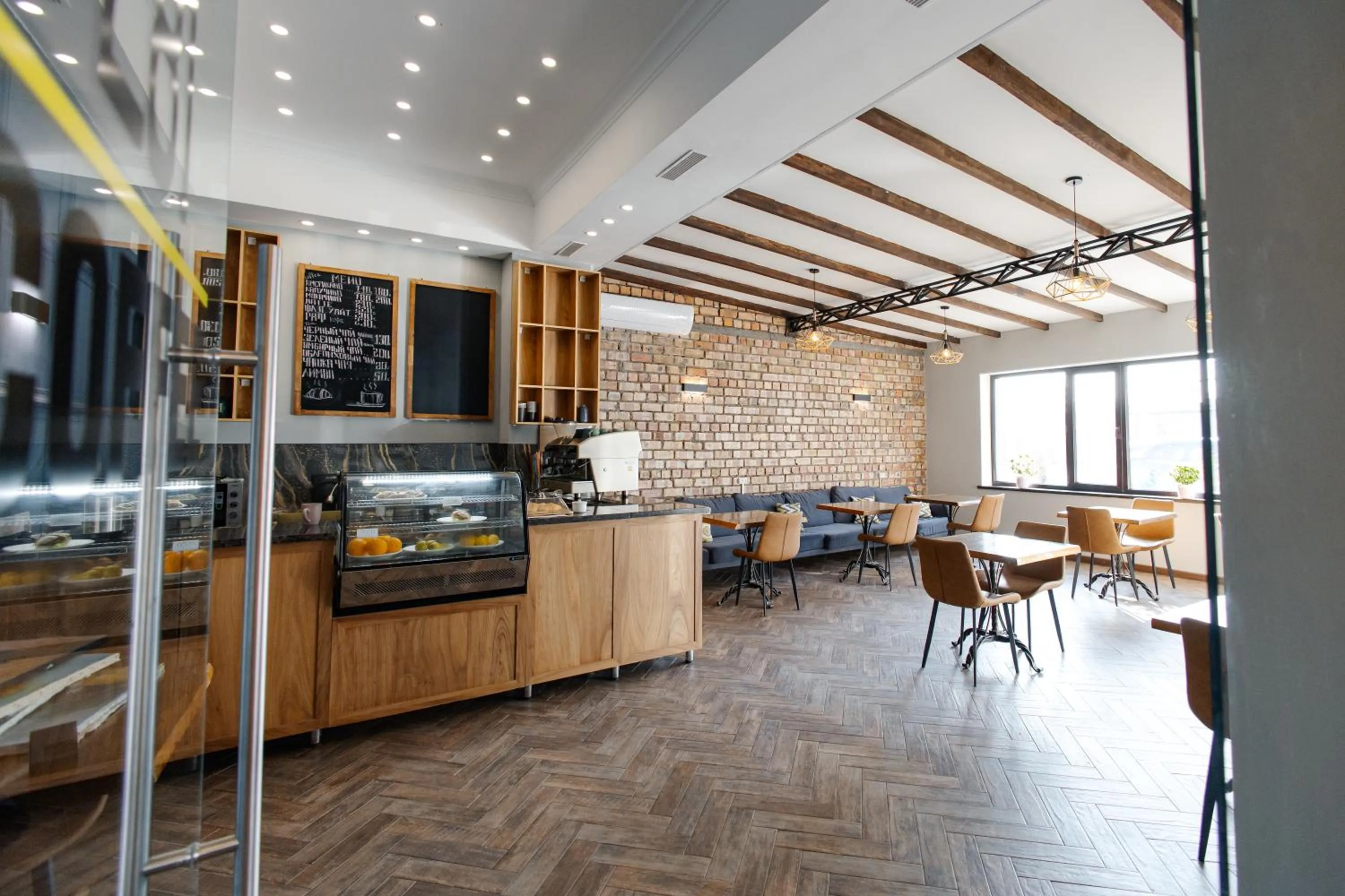 Restaurant/places to eat in 281 Hostel