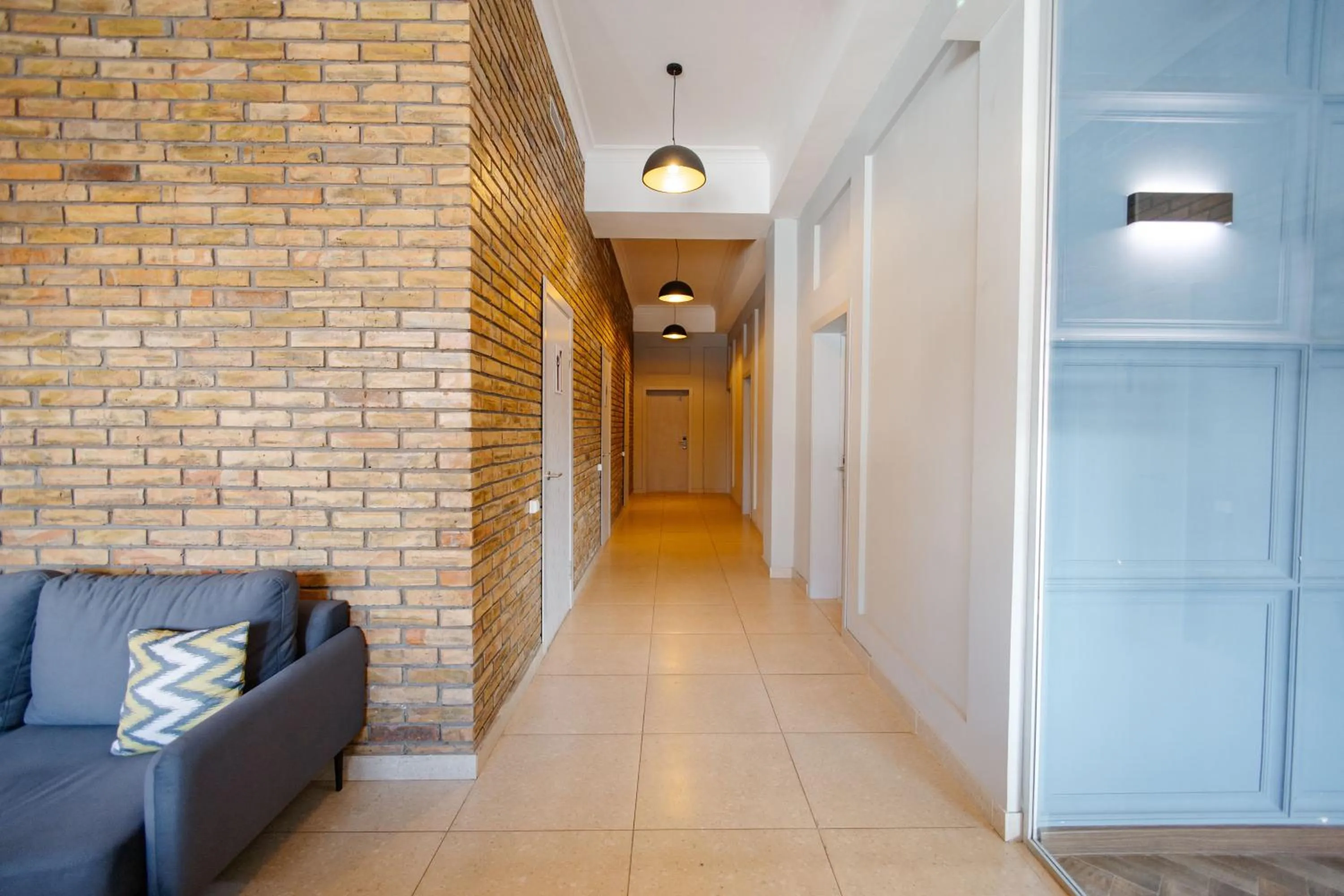 Facade/entrance in 281 Hostel