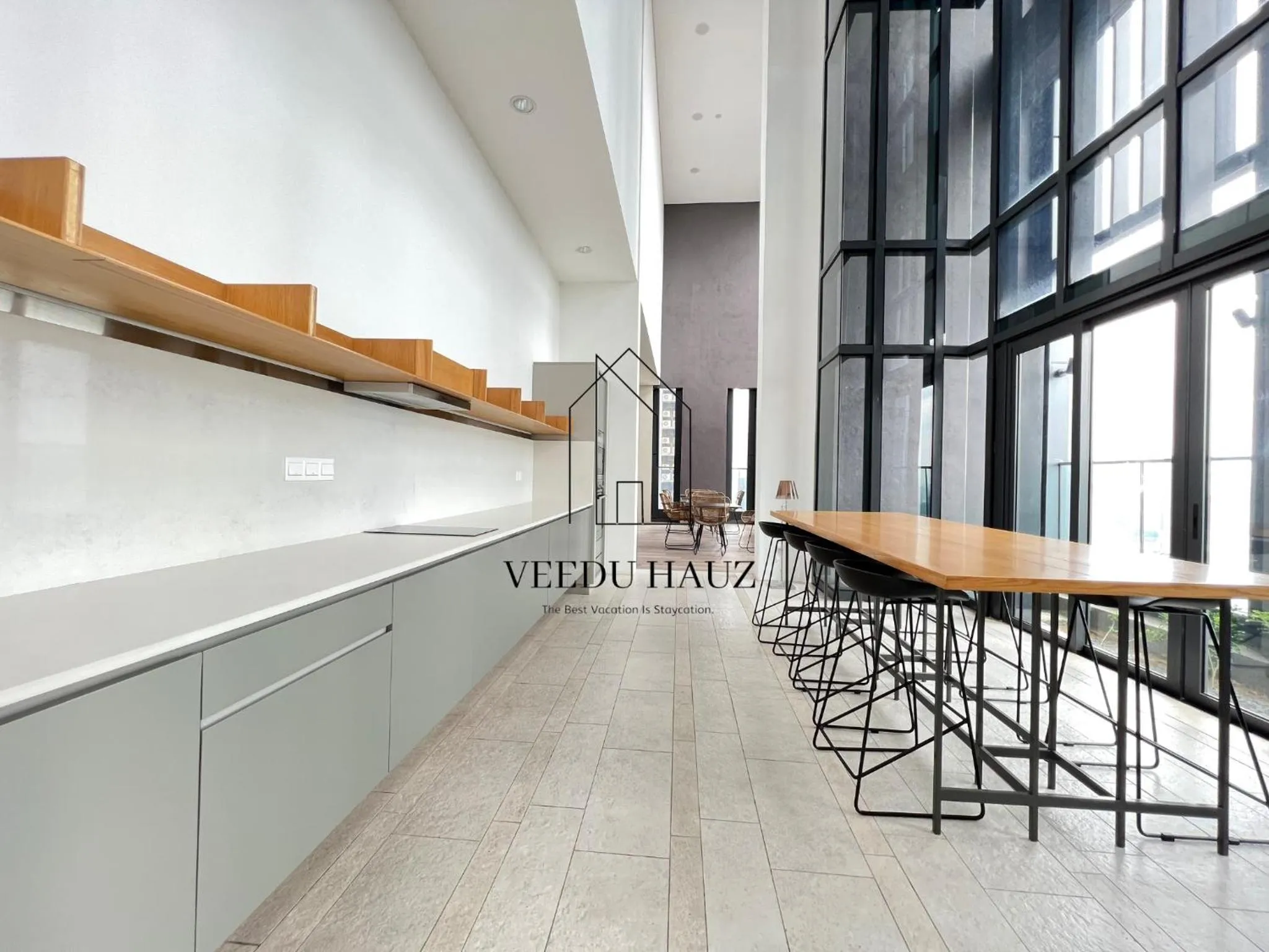 Communal kitchen in Lucentia Residences BBCC at Lalaport Kuala Lumpur by Veedu Hauz