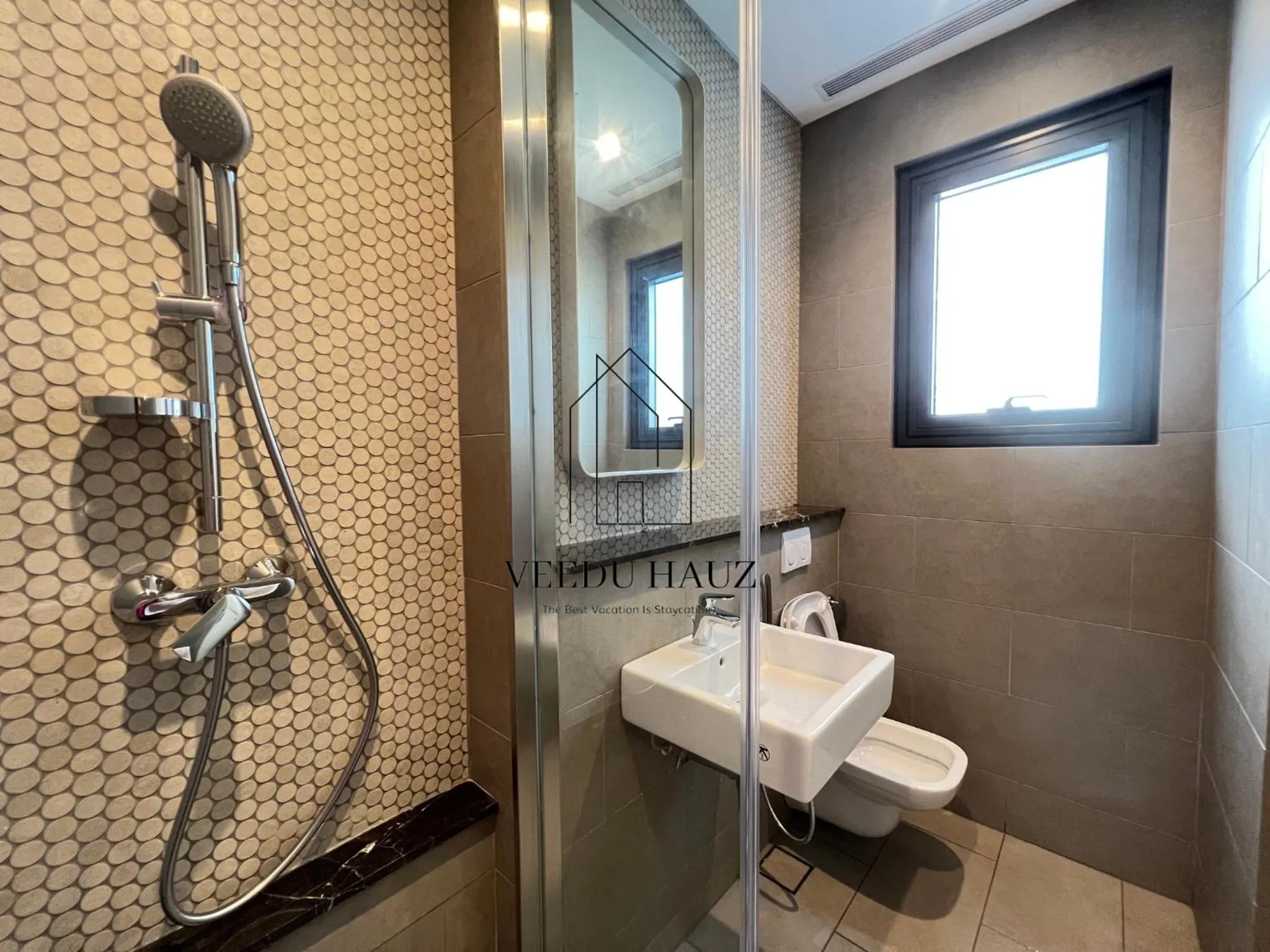 Shower in Lucentia Residences BBCC at Lalaport Kuala Lumpur by Veedu Hauz
