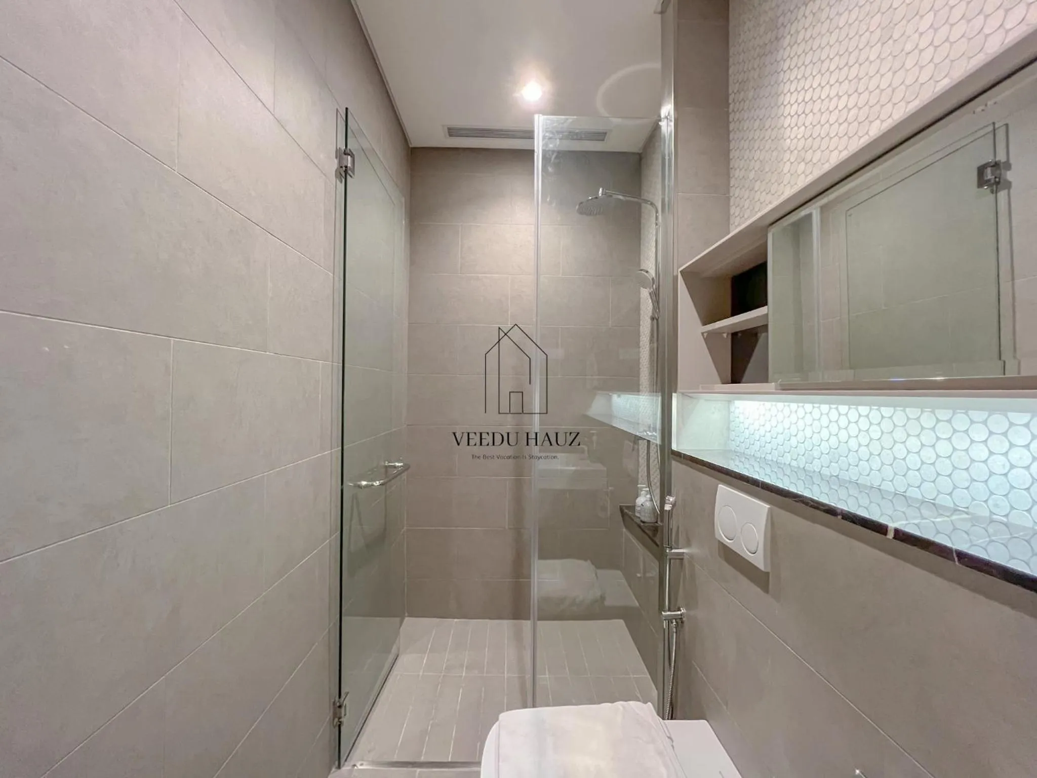 Bathroom in Lucentia Residences BBCC at Lalaport Kuala Lumpur by Veedu Hauz
