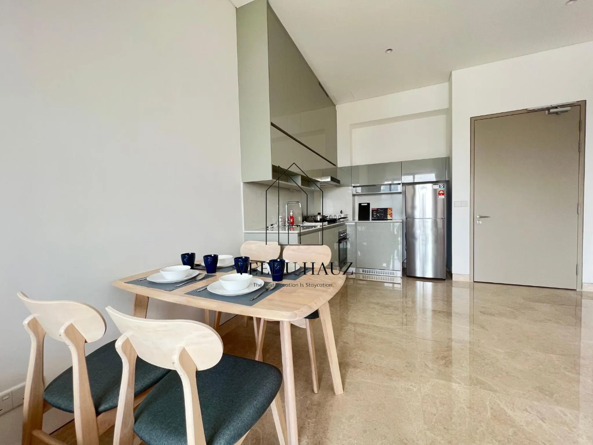 Dining area in Lucentia Residences BBCC at Lalaport Kuala Lumpur by Veedu Hauz