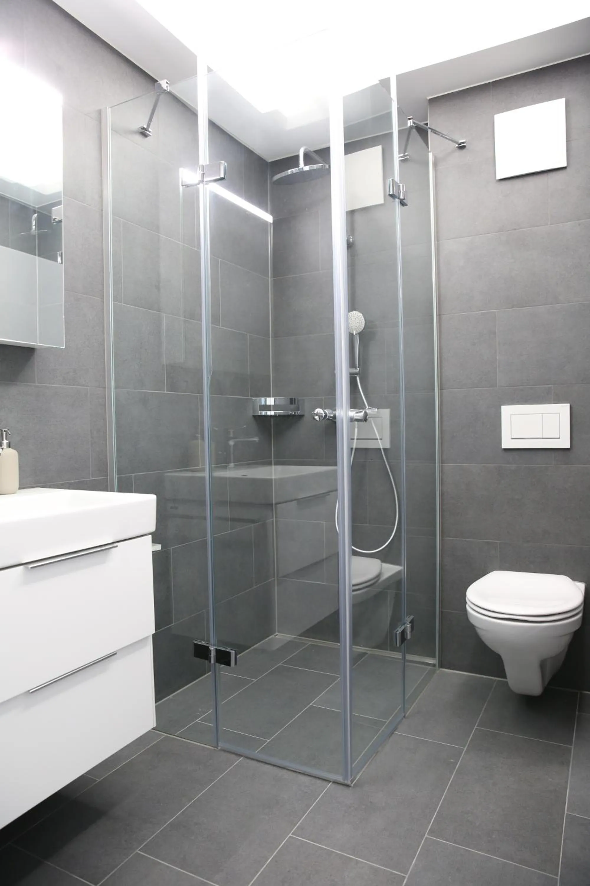 Shower in Lamira - Serviced Apartments