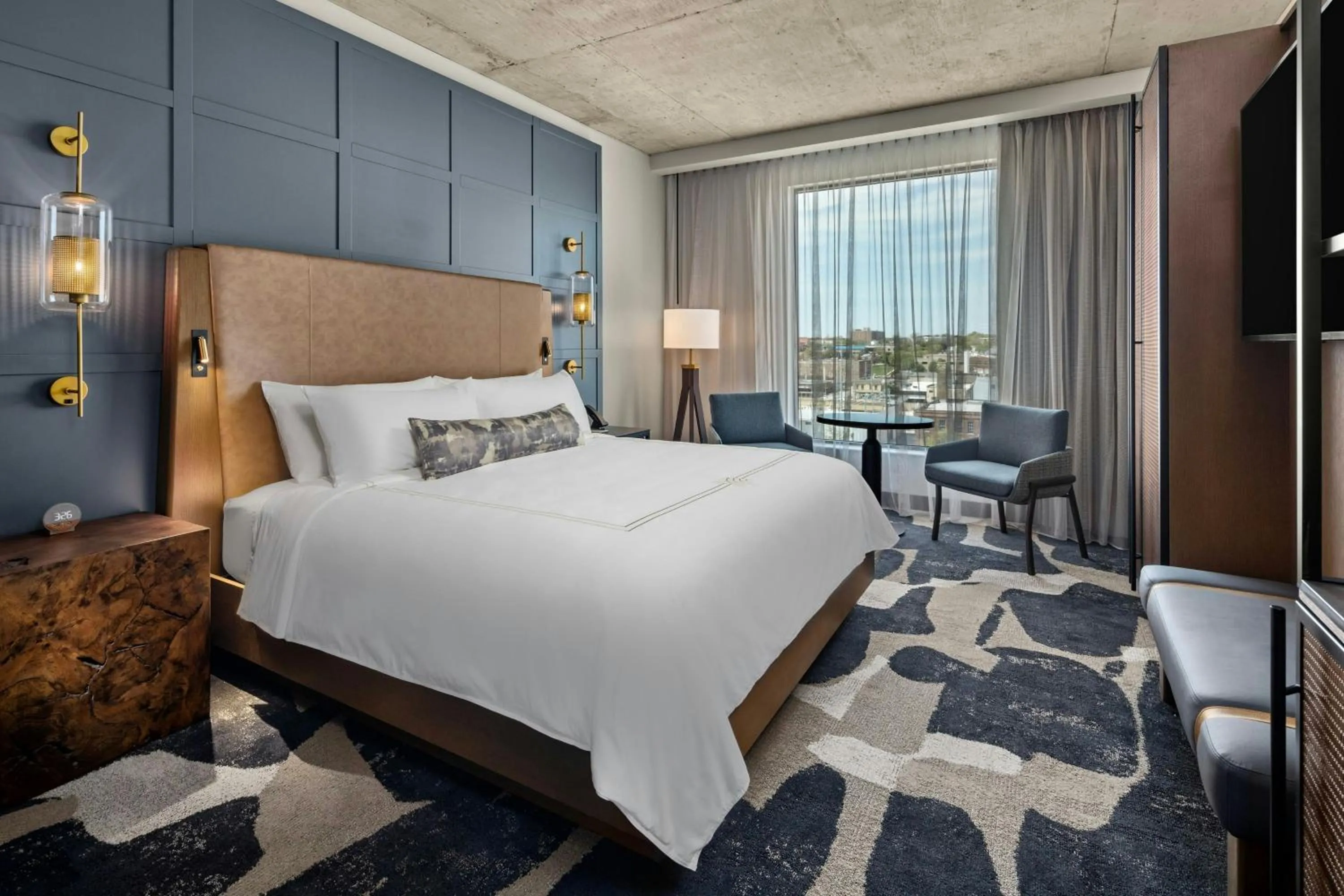 Photo of the whole room, Bed in The Trade, Autograph Collection