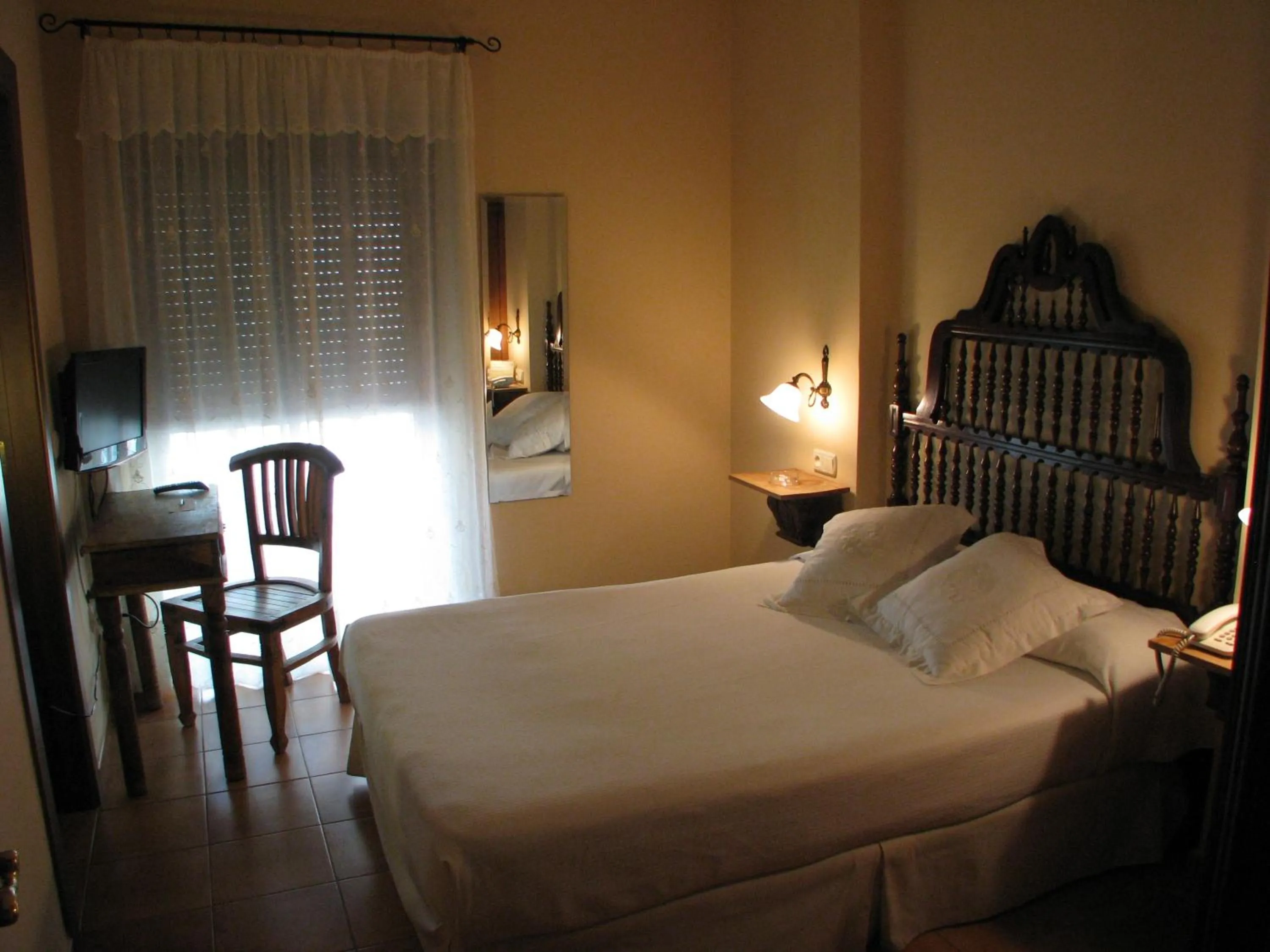 Bed in Hotel Don Carlos Cáceres
