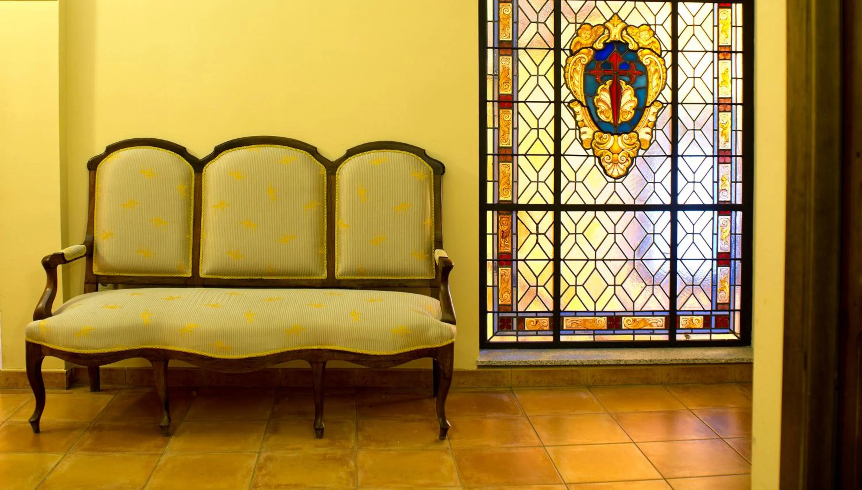 Decorative detail in Hotel Don Carlos Cáceres