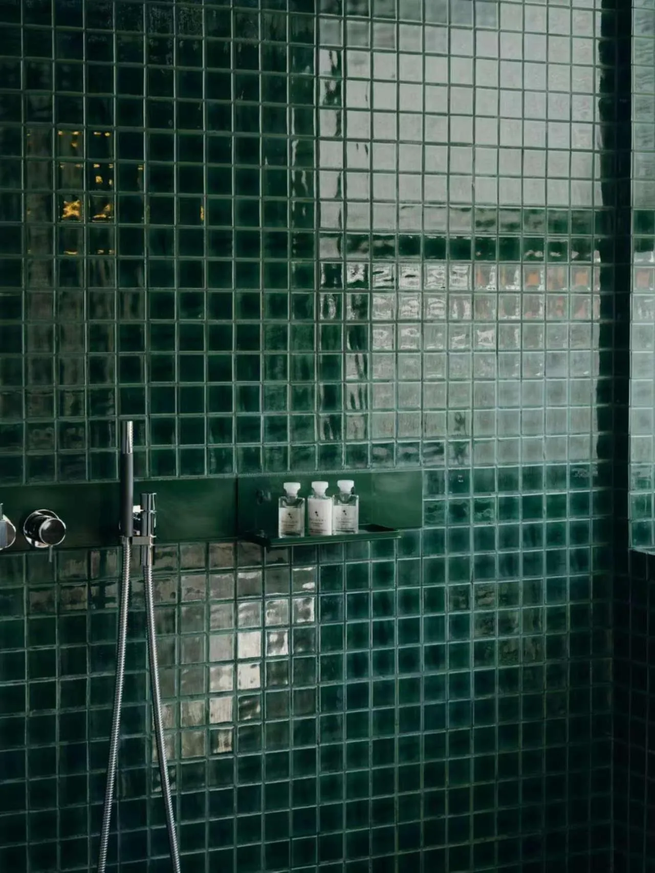 Shower in Jiangnan House Nantou