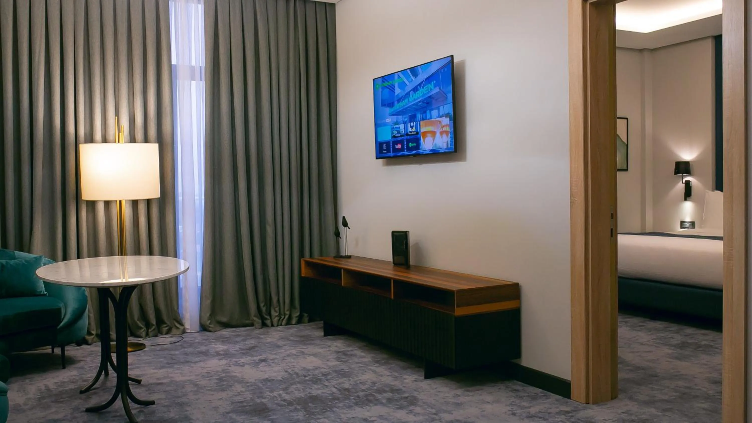 TV and multimedia, Bed in Wyndham Garden Baku