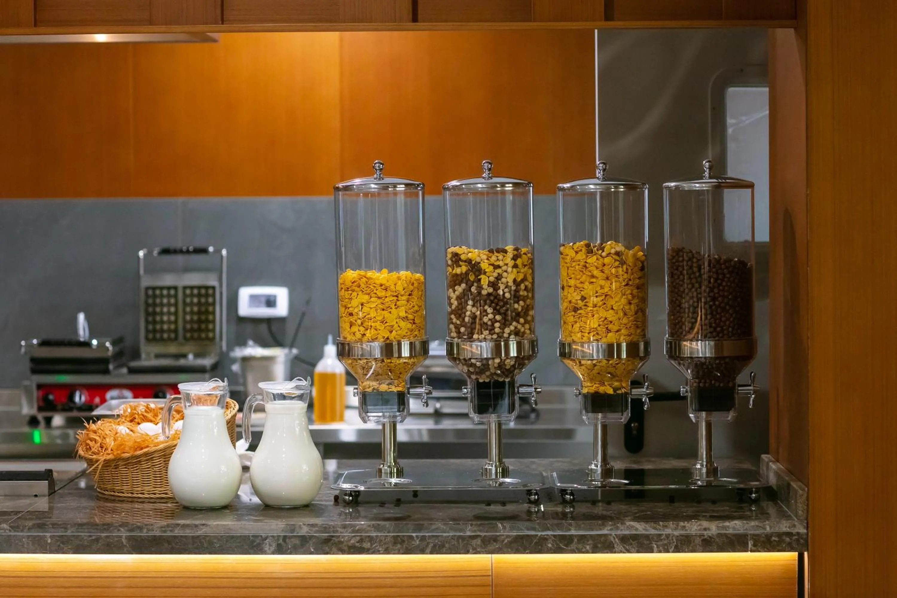 Restaurant/places to eat in Wyndham Garden Baku