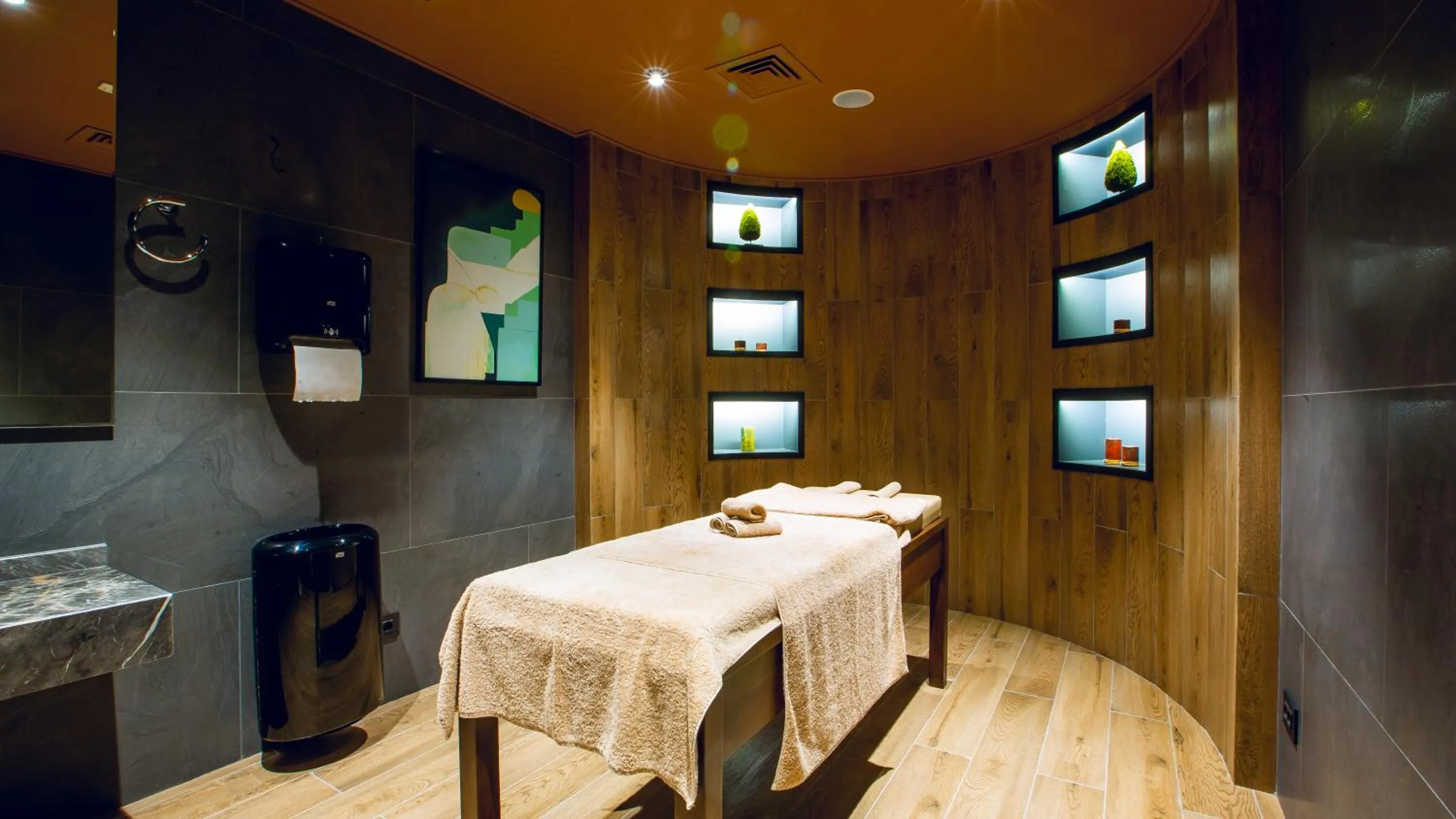 Massage in Wyndham Garden Baku