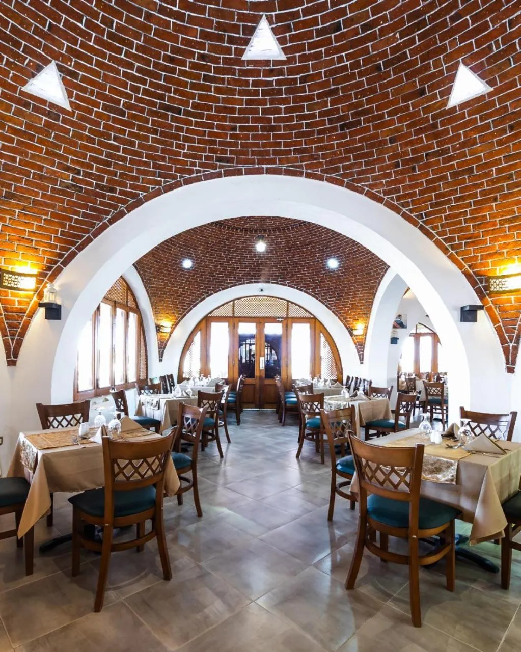 Restaurant/places to eat in Beach safari nubian resort