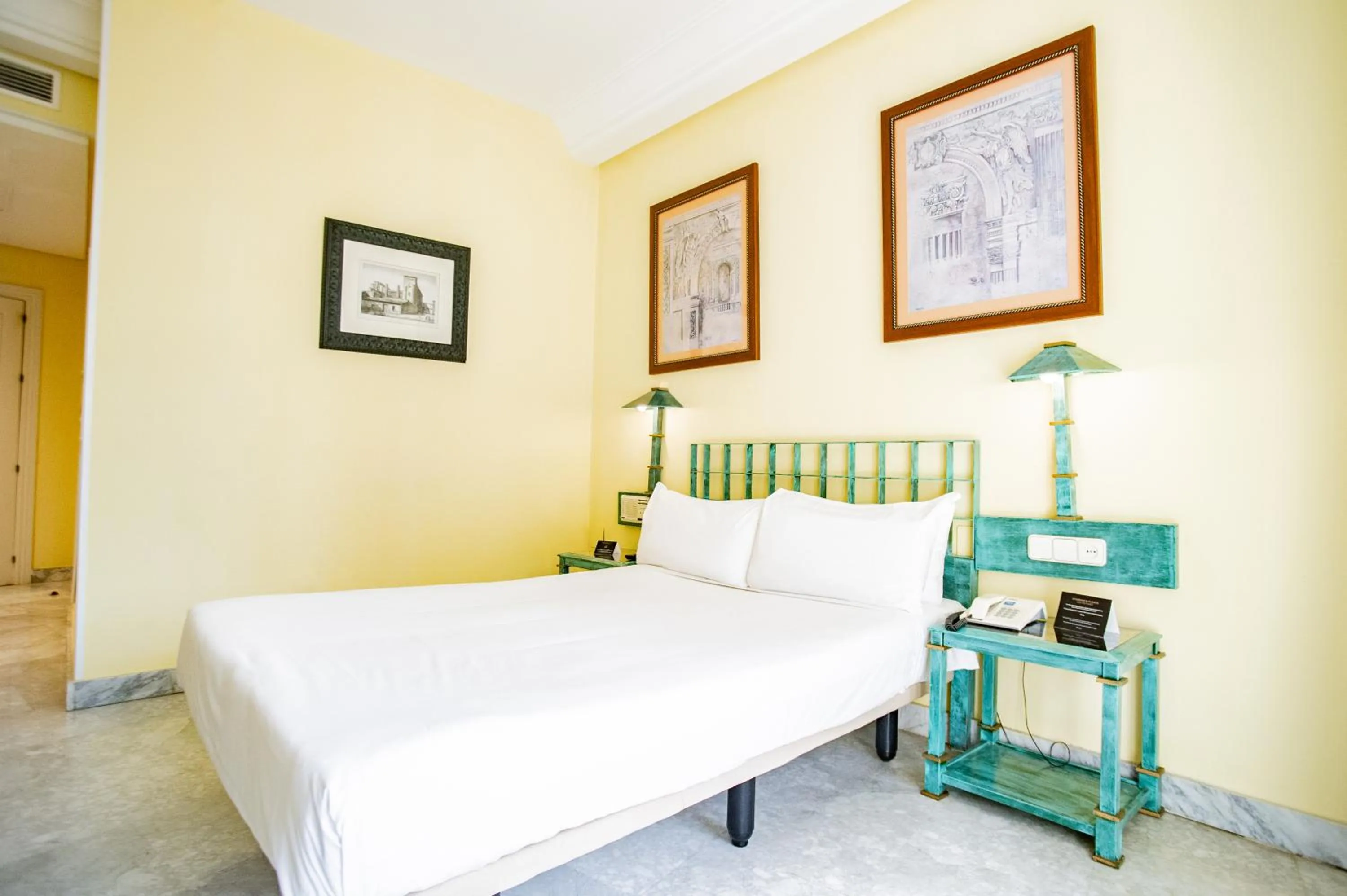 Bed in AZZ Mérida Medea Hotel