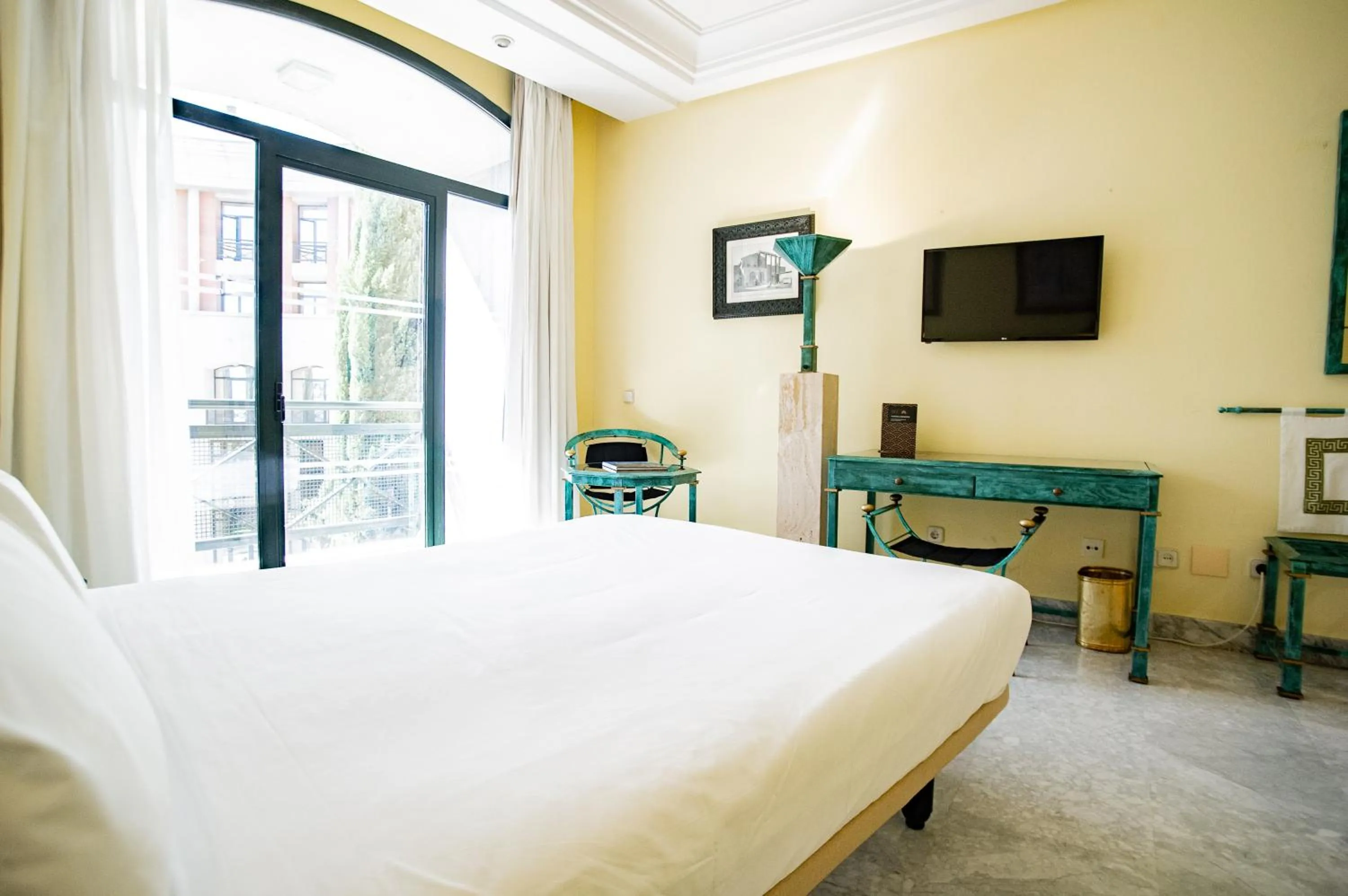 Photo of the whole room, Bed in AZZ Mérida Medea Hotel