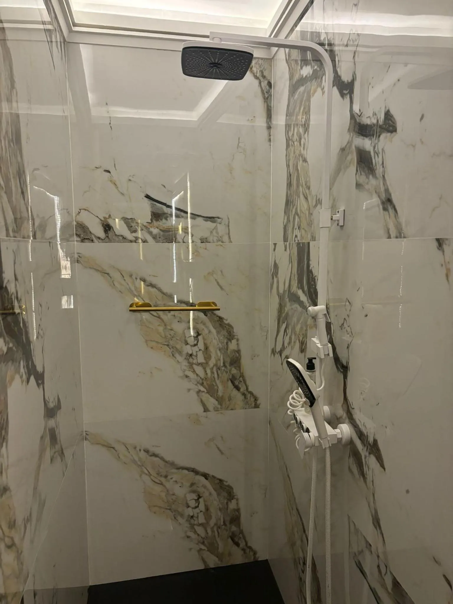 Shower in Abalú Collection Boutique Gran Via