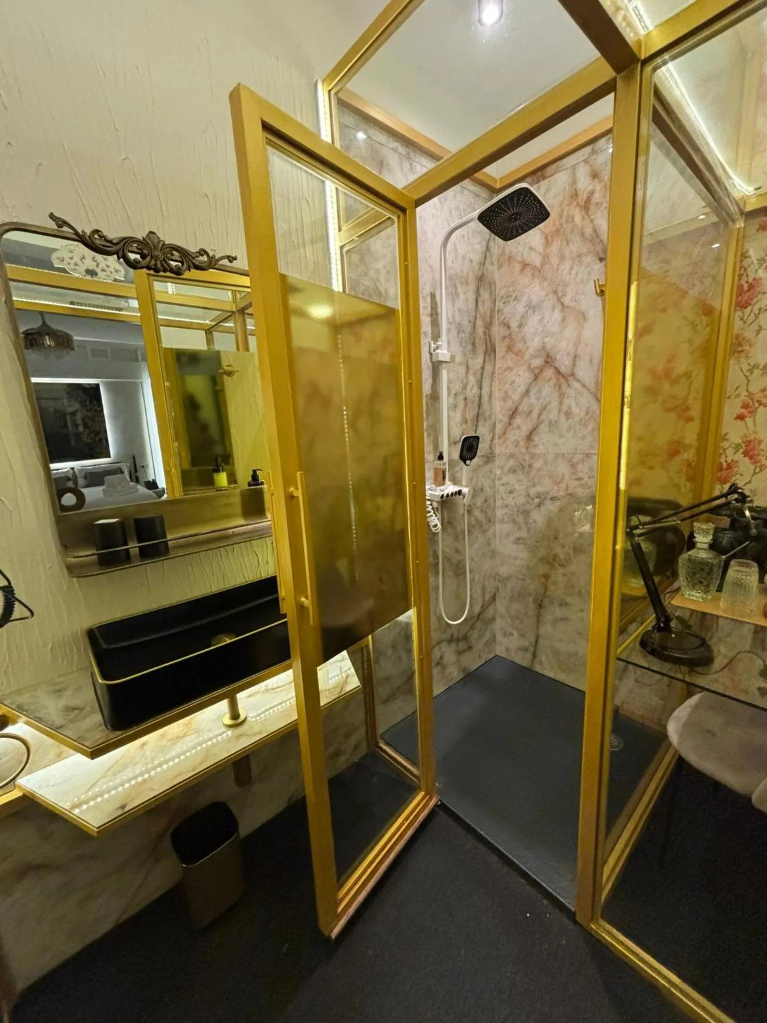 Shower in Abalú Collection Boutique Gran Via