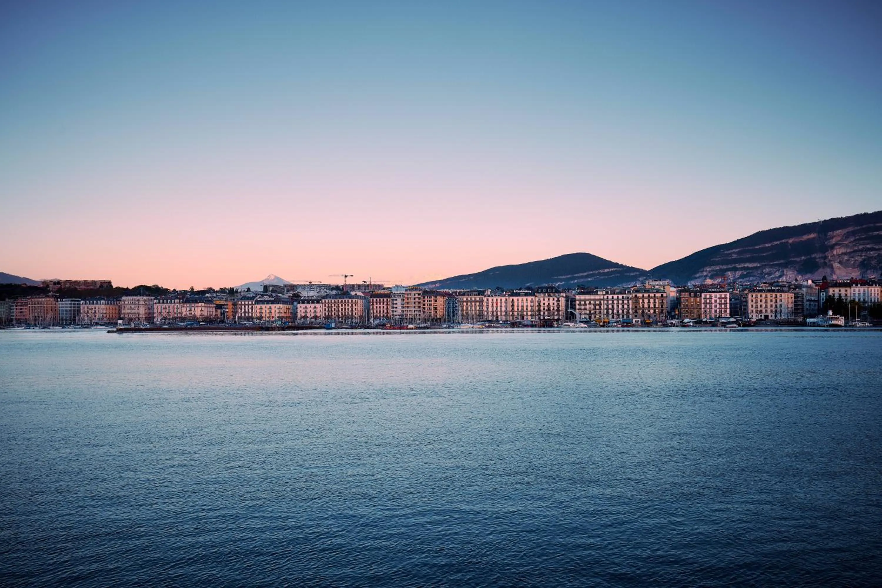 Beach in Adina Apartment Hotel Geneva
