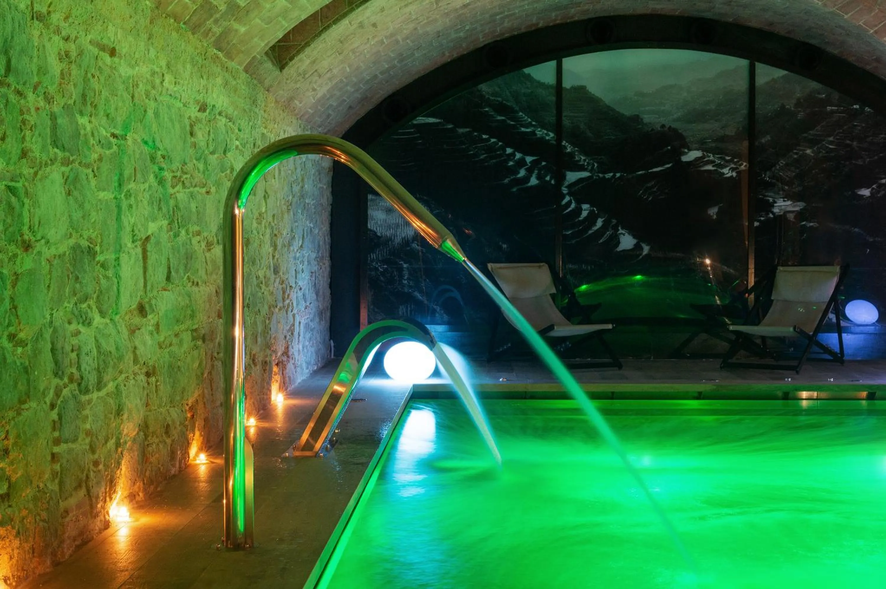 Swimming pool in Hotel 1898