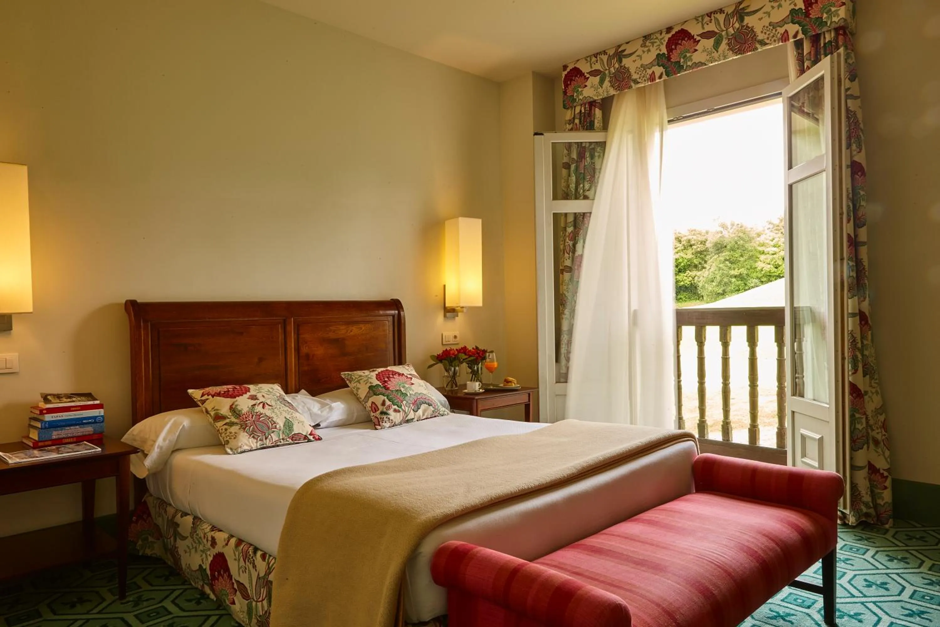 Photo of the whole room, Bed in Hotel Palacio Urgoiti