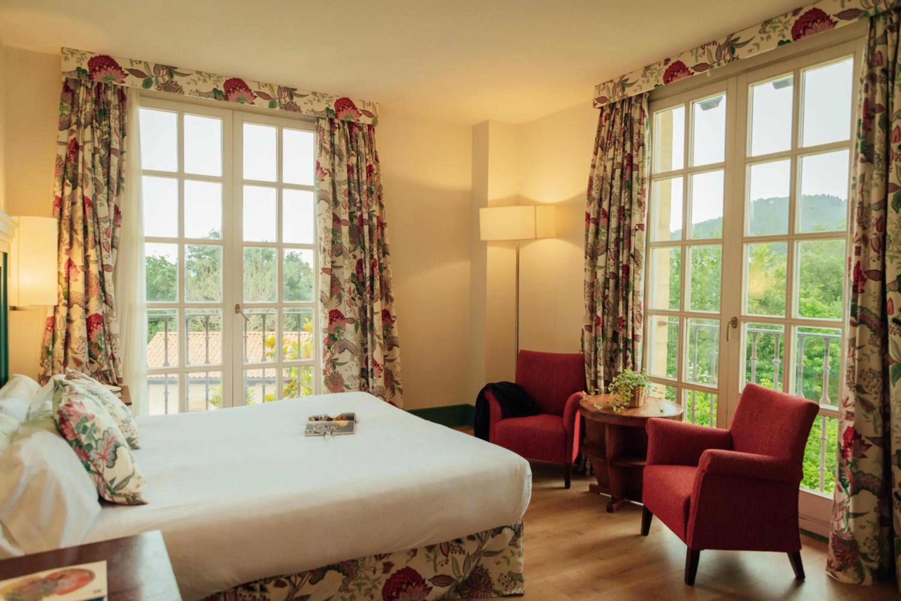 Photo of the whole room, Bed in Hotel Palacio Urgoiti