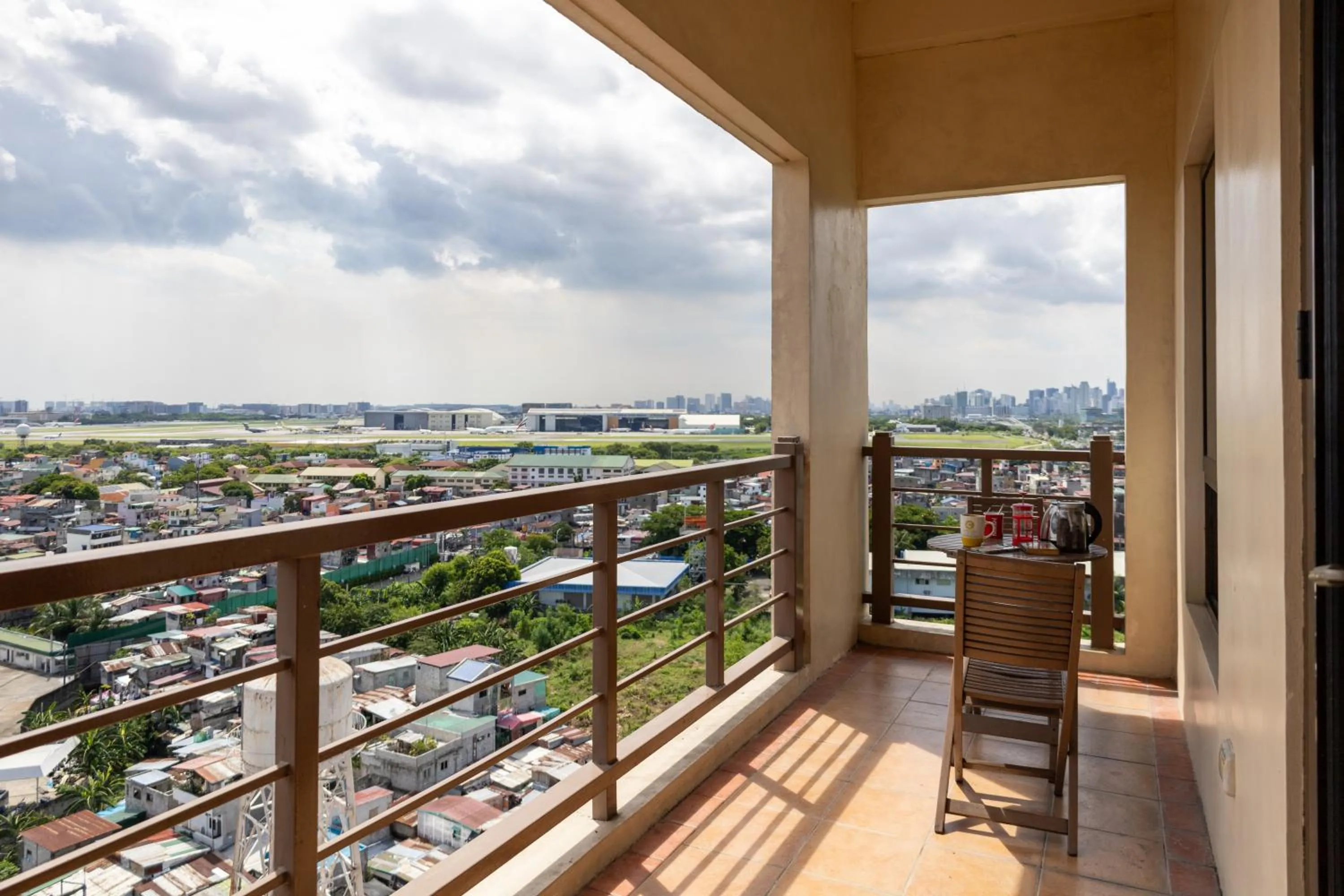 Coffee/tea facilities in Spacious Penthouse Near NAIA with 24-7 Convenience