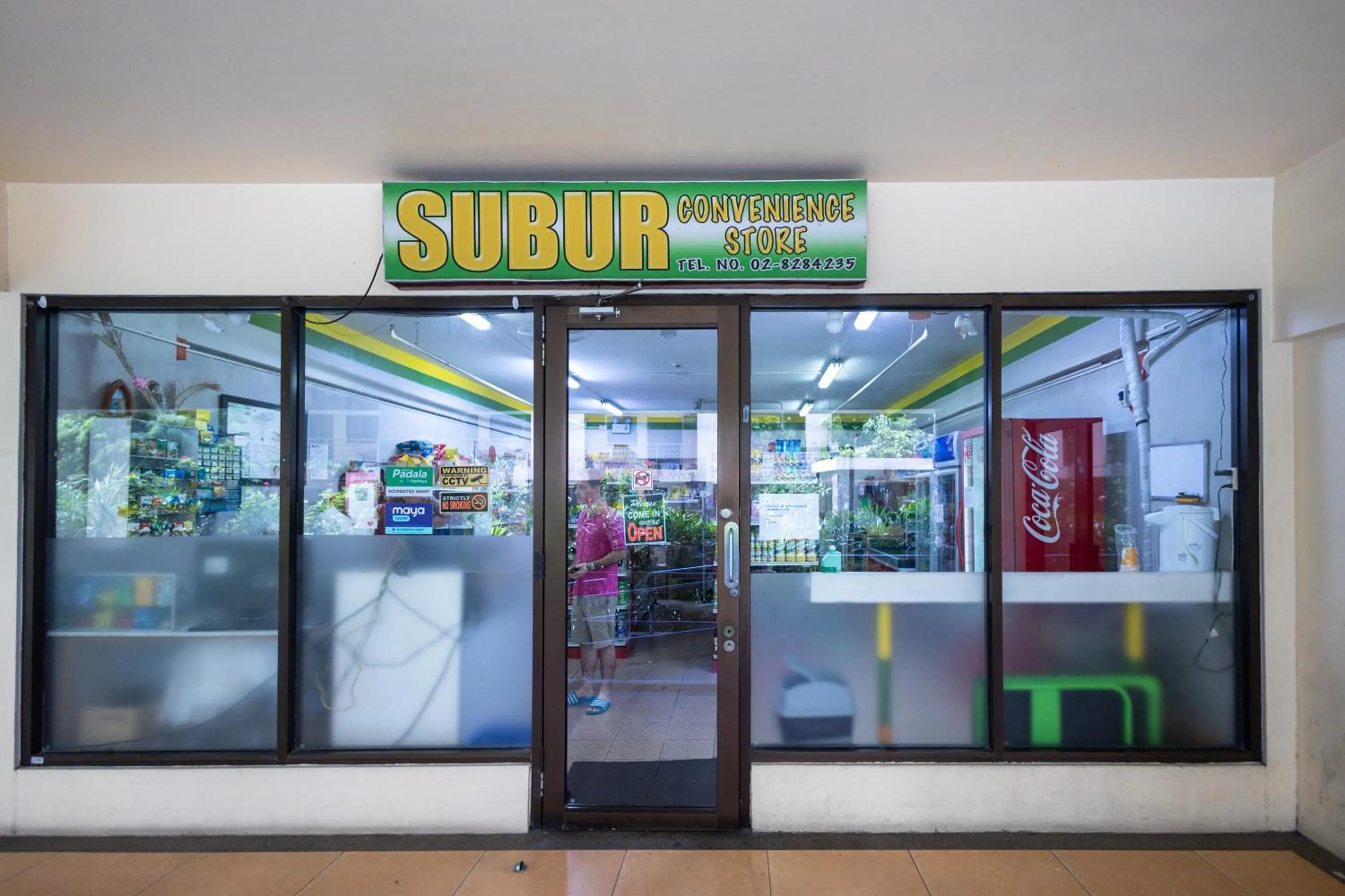 On-site shops in Spacious Penthouse Near NAIA with 24-7 Convenience