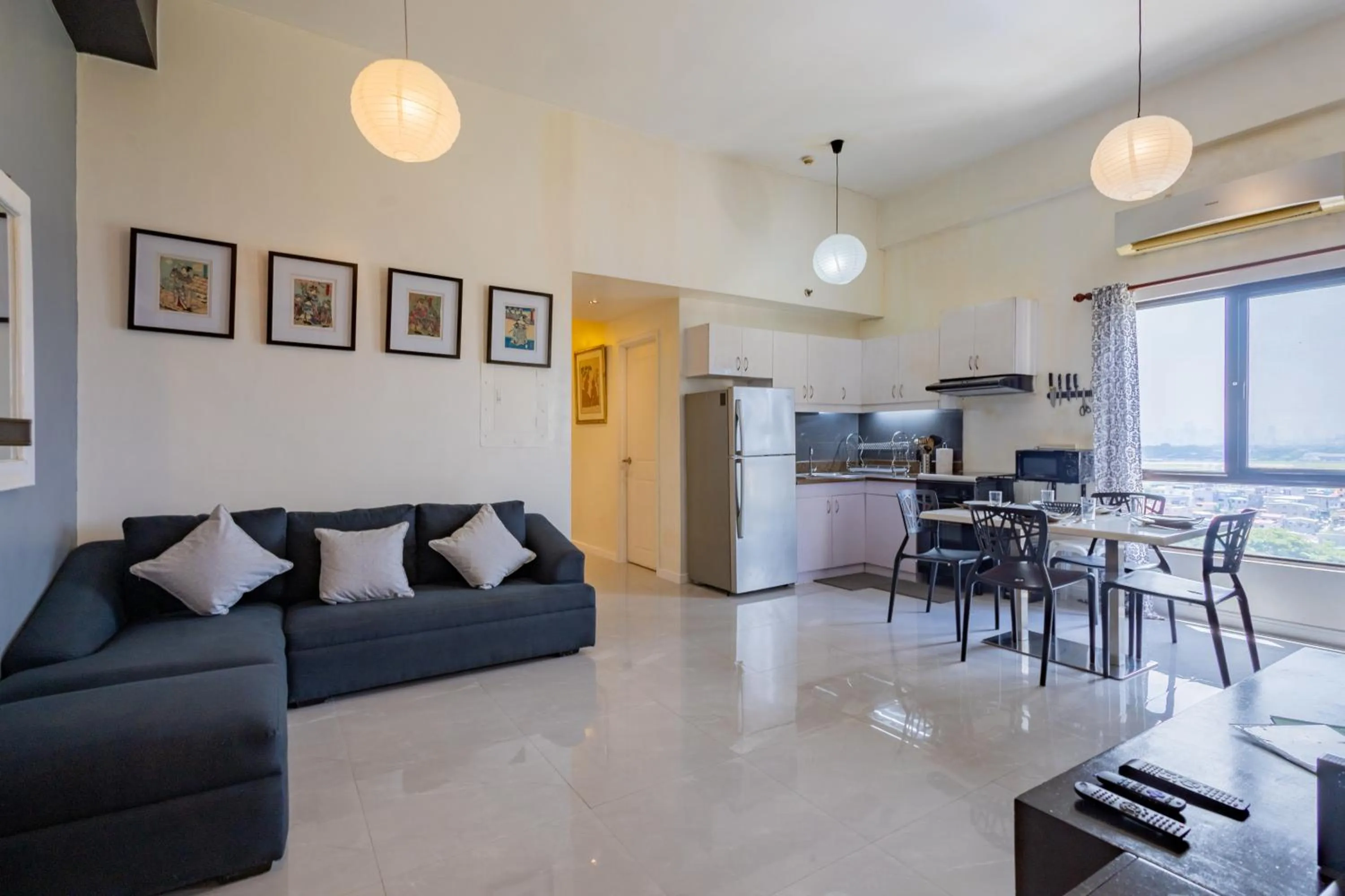 Living room in Spacious Penthouse Near NAIA with 24-7 Convenience