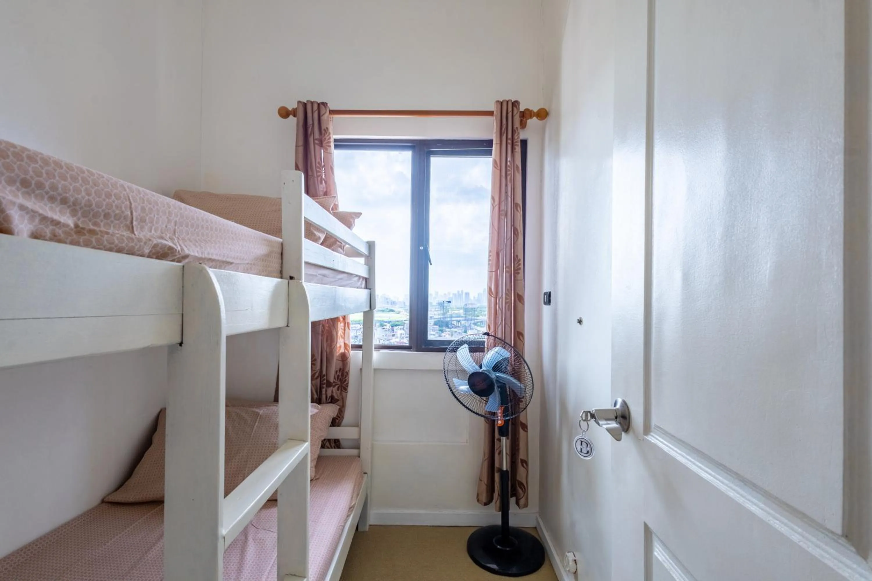 Bed in Spacious Penthouse Near NAIA with 24-7 Convenience