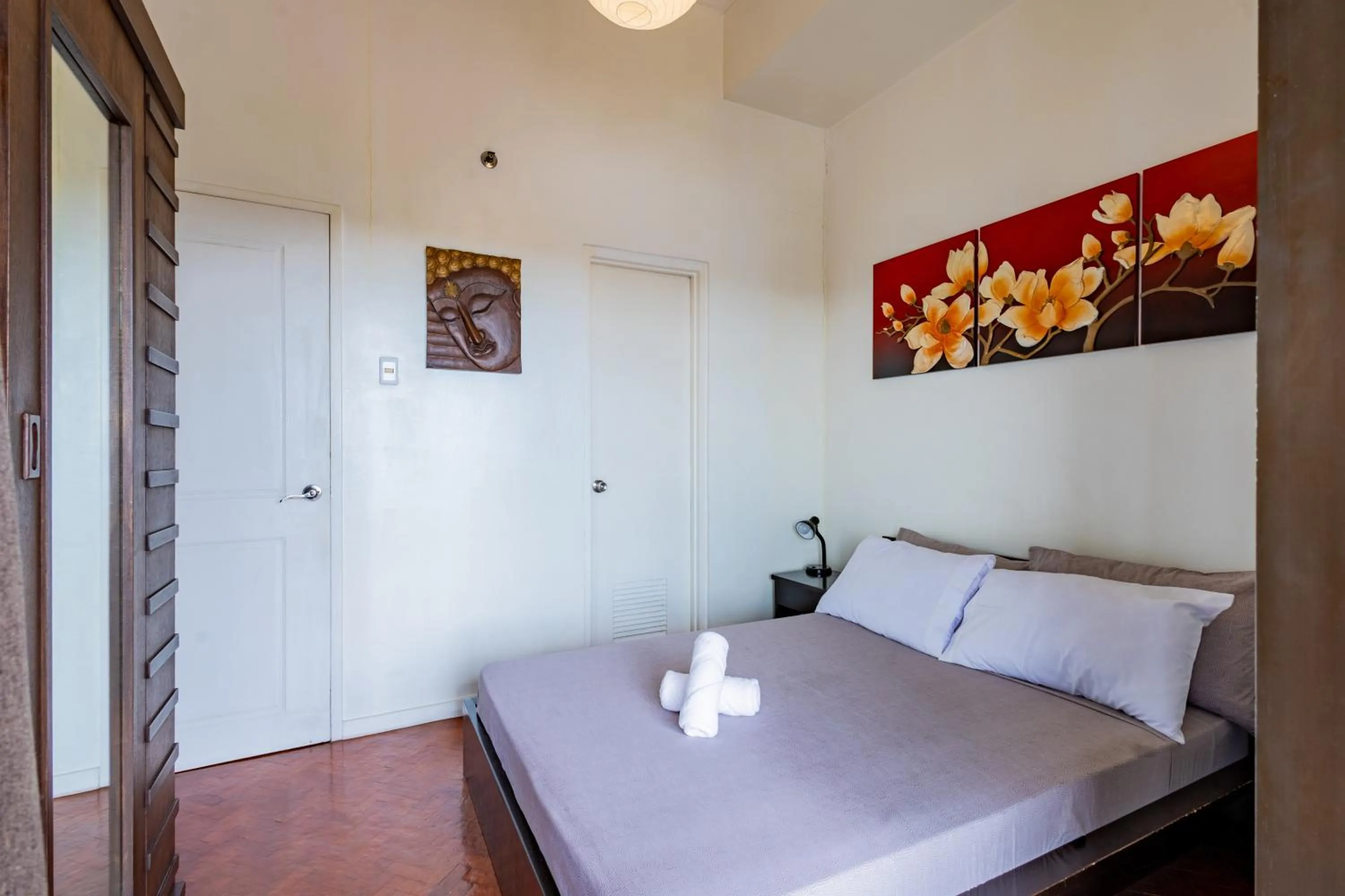 Bed in Spacious Penthouse Near NAIA with 24-7 Convenience